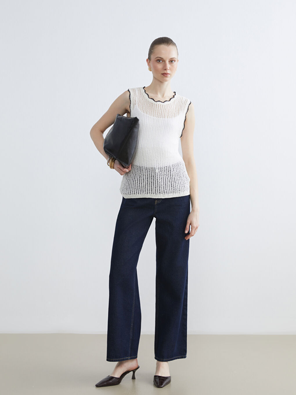 Pulover Tricotat cu Găuri pentru Femei cu Guler Rotund-1