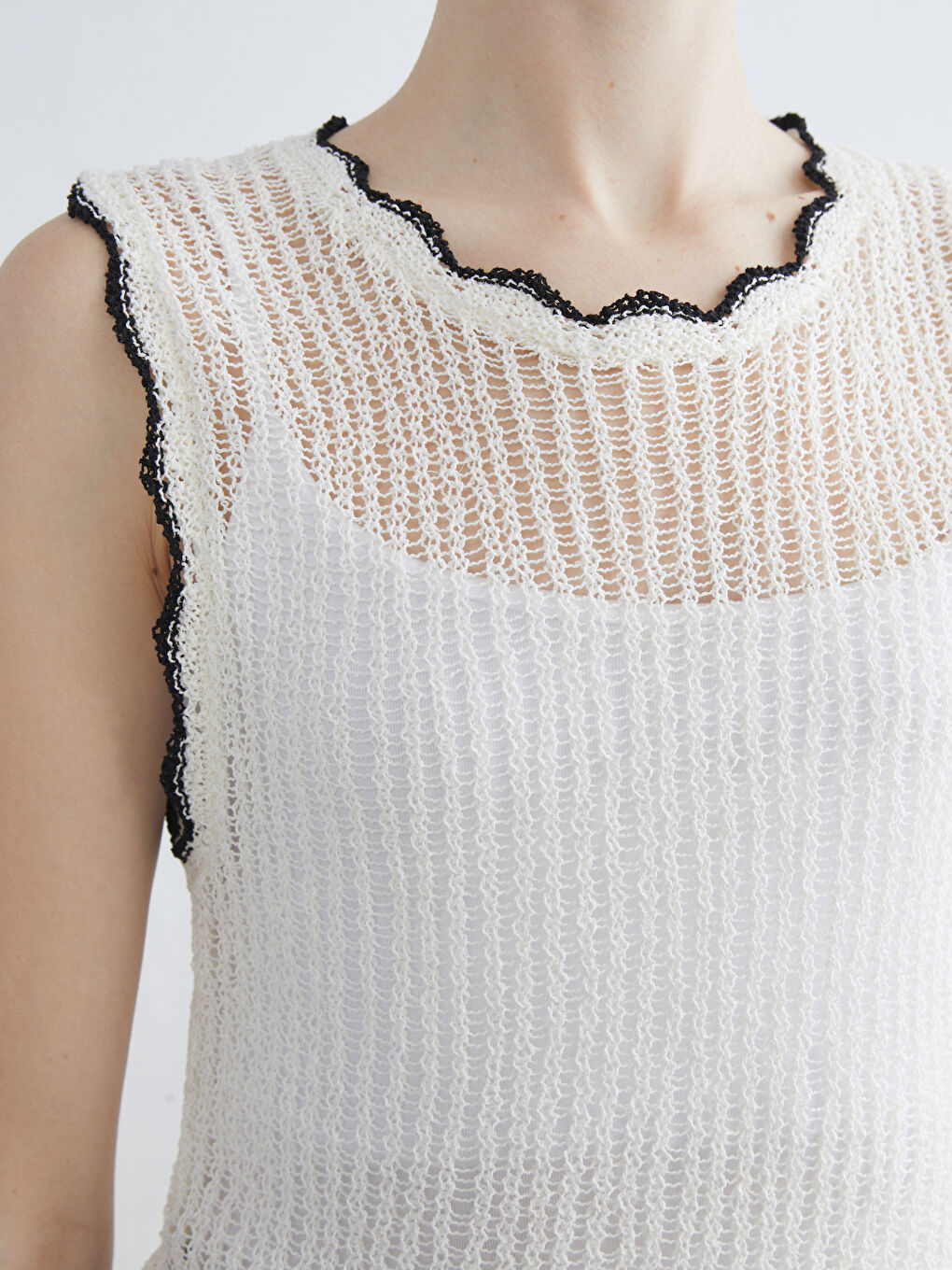 Pulover Tricotat cu Găuri pentru Femei cu Guler Rotund-2