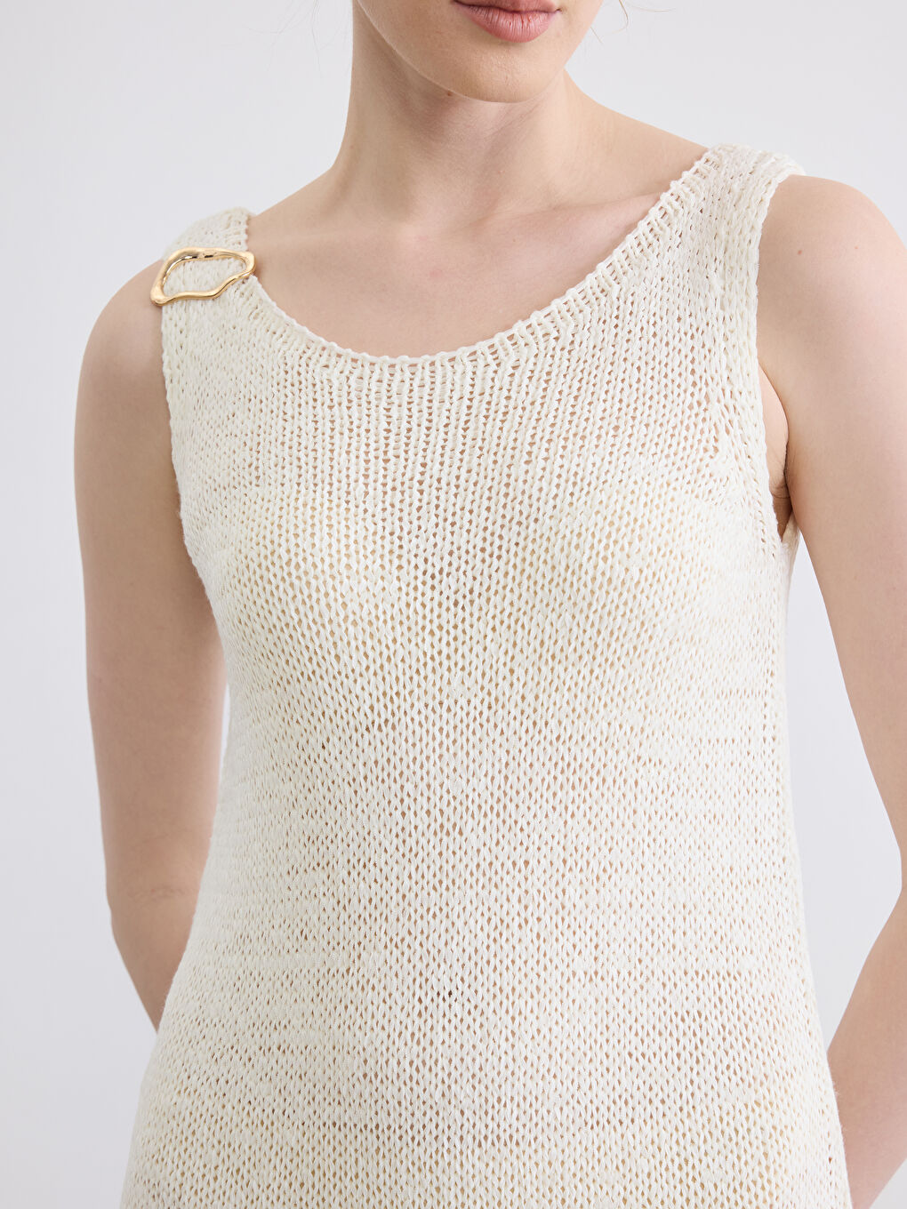 Robe Mini en Tricot à Détails Appliqués à Encolure en U-2