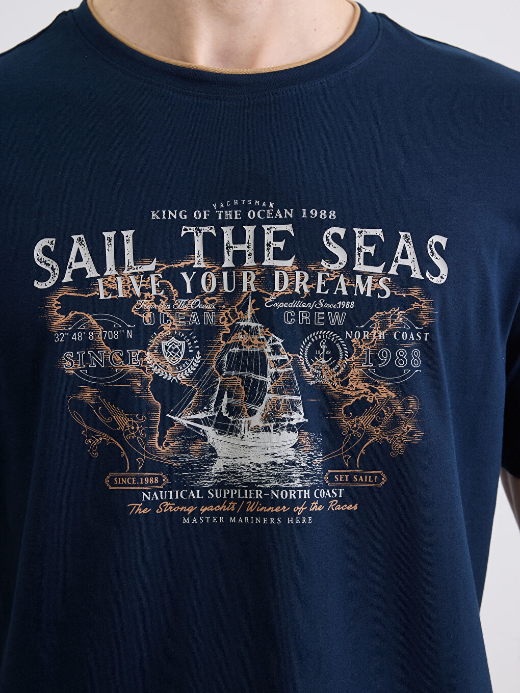 მამაკაცები მუქი ლურჯი მაისურები და ზედები-2