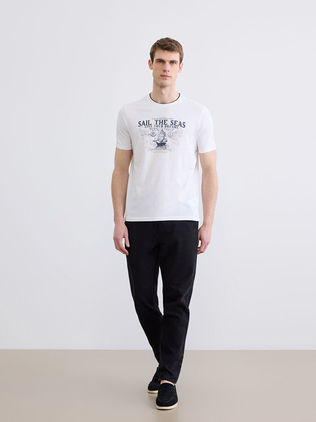 მამაკაცები თეთრი მაისურები და ზედები-1