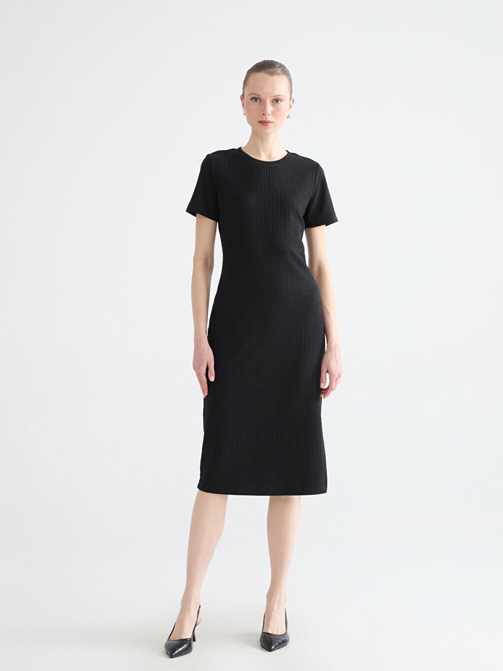 Haljina sa okruglim izrezom i teksturom-1