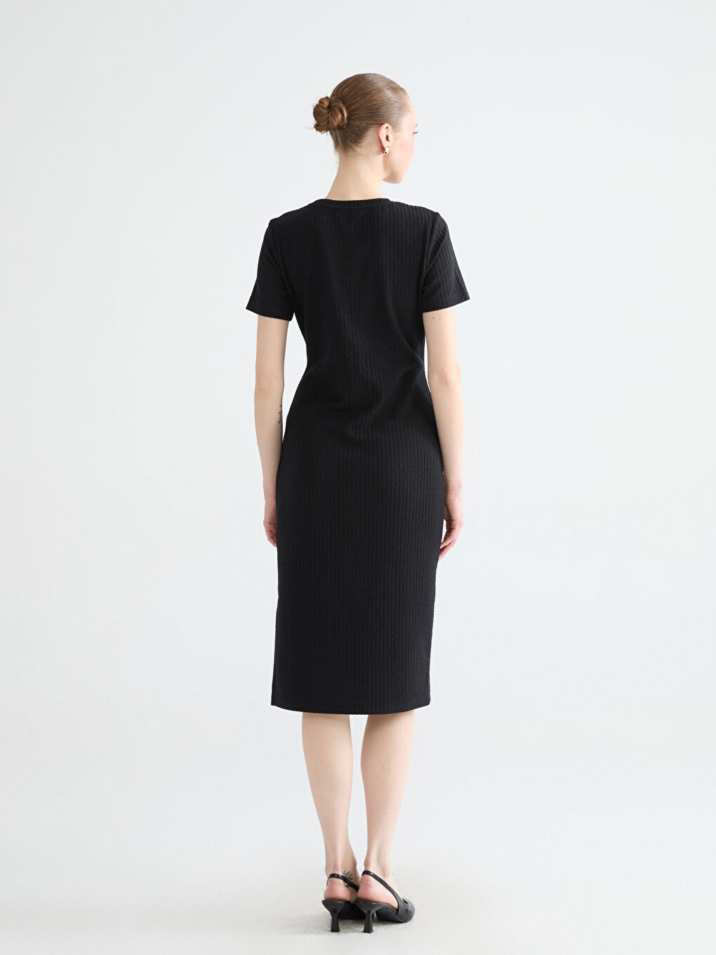 Haljina sa okruglim izrezom i teksturom-3