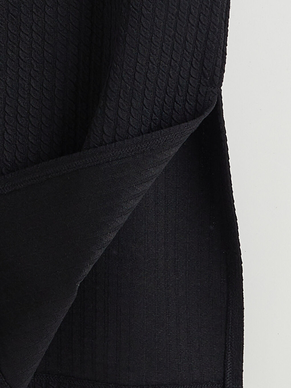 Haljina sa okruglim izrezom i teksturom-5