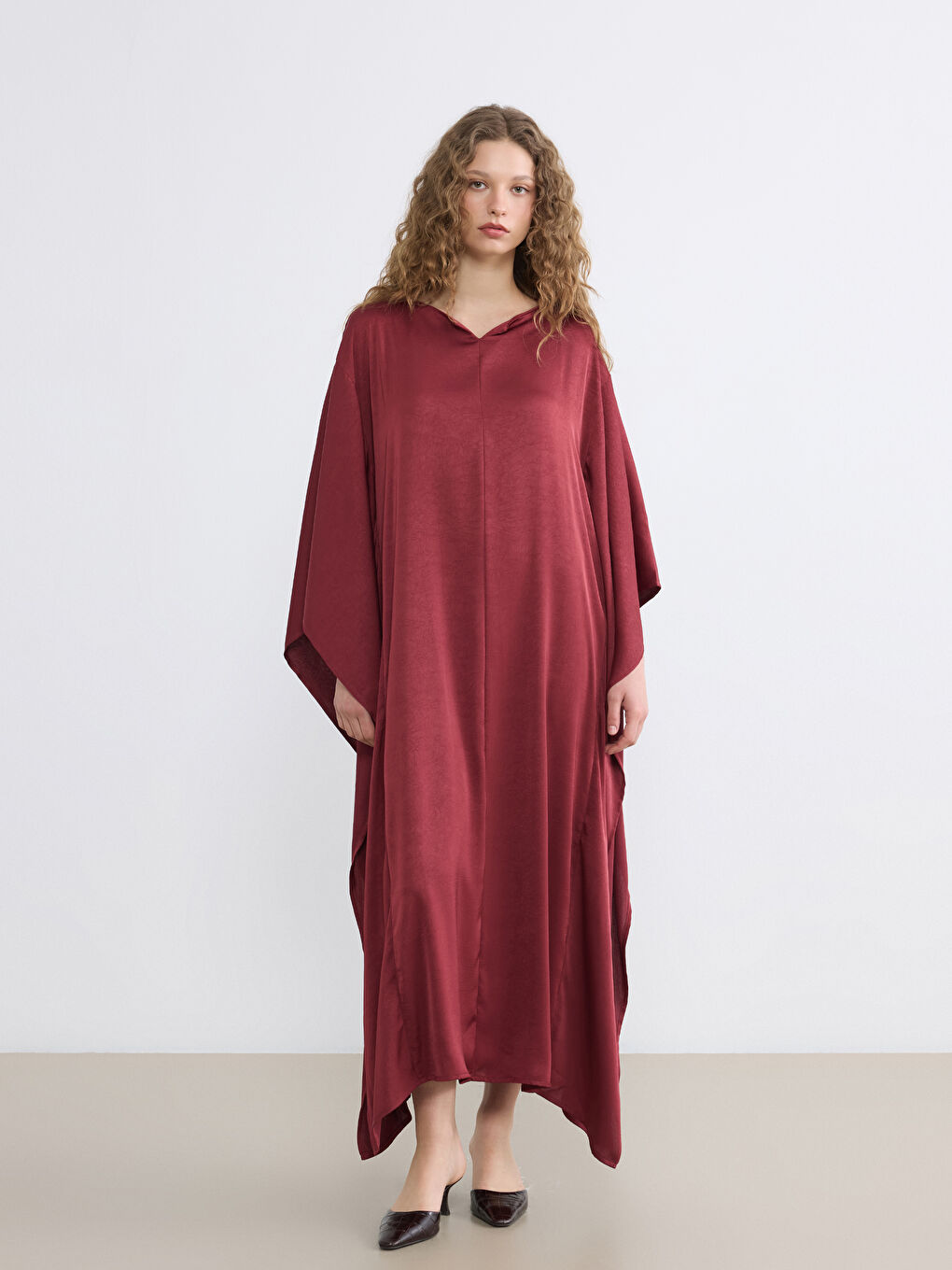 فستان ساتان نسائي بأكمام باتوين وياقة دائرية-1