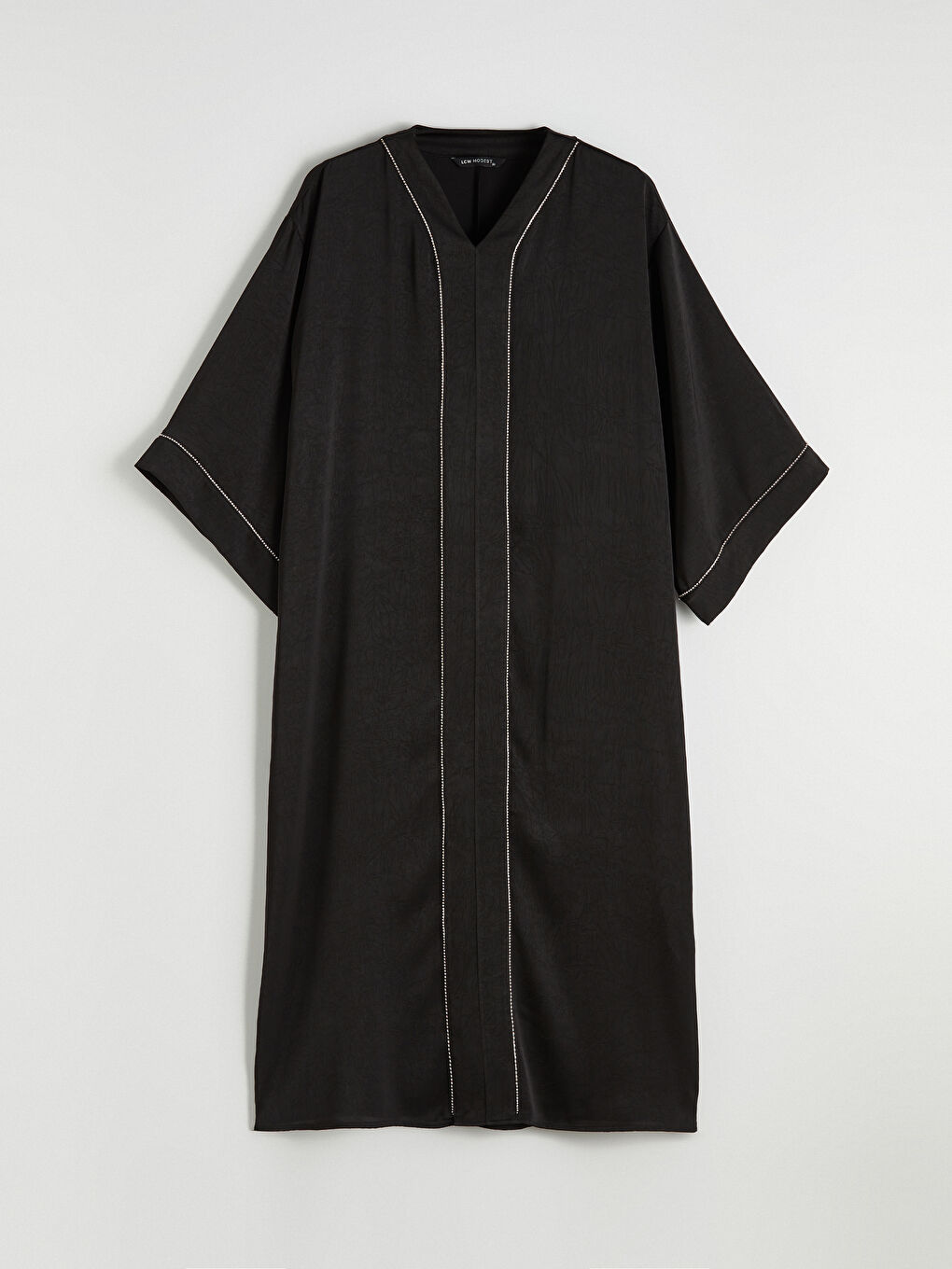 فستان ساتان أوفراسايز مزين بحبات الراين بياقة على شكل حرف V-4