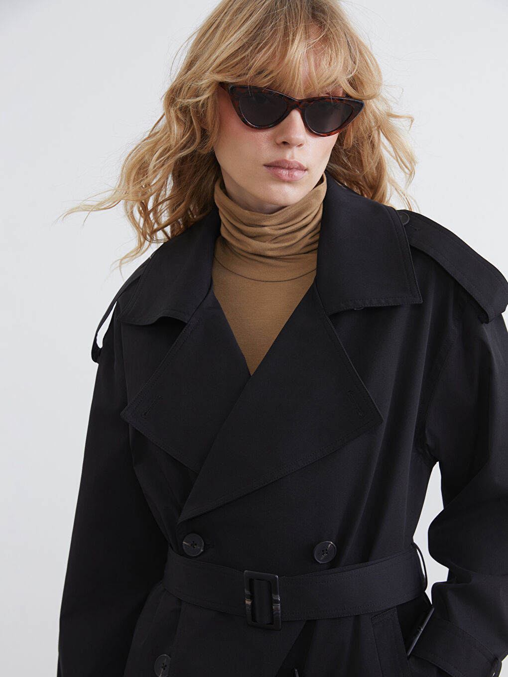 Siyah Kruvaze Yaka Kadın Trençkot-2