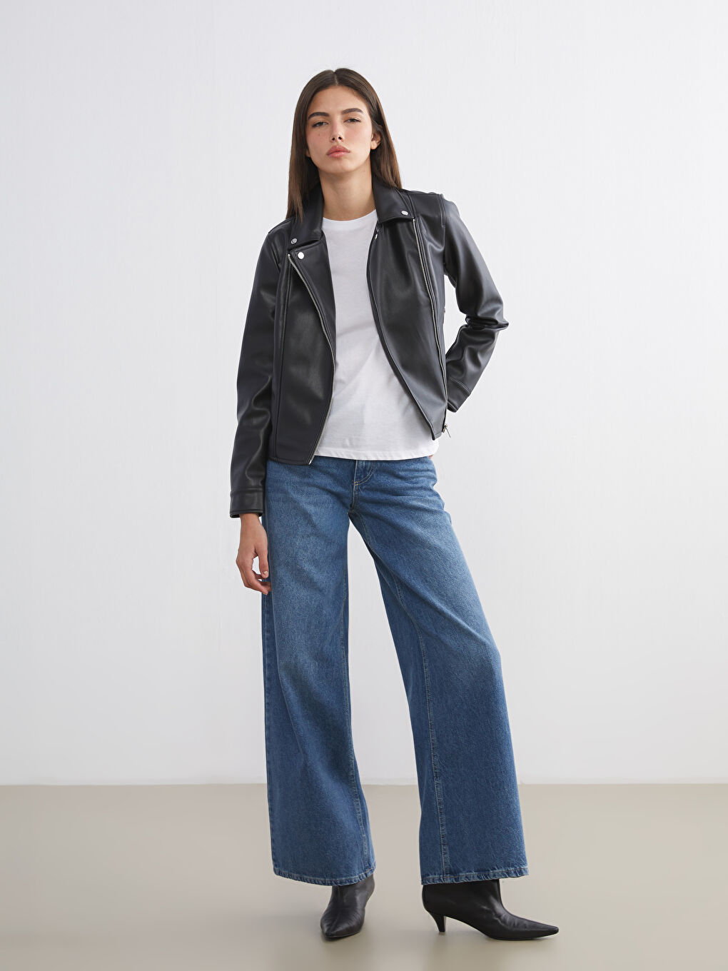 Frau SCHWARZ Kunstlederjacke-1