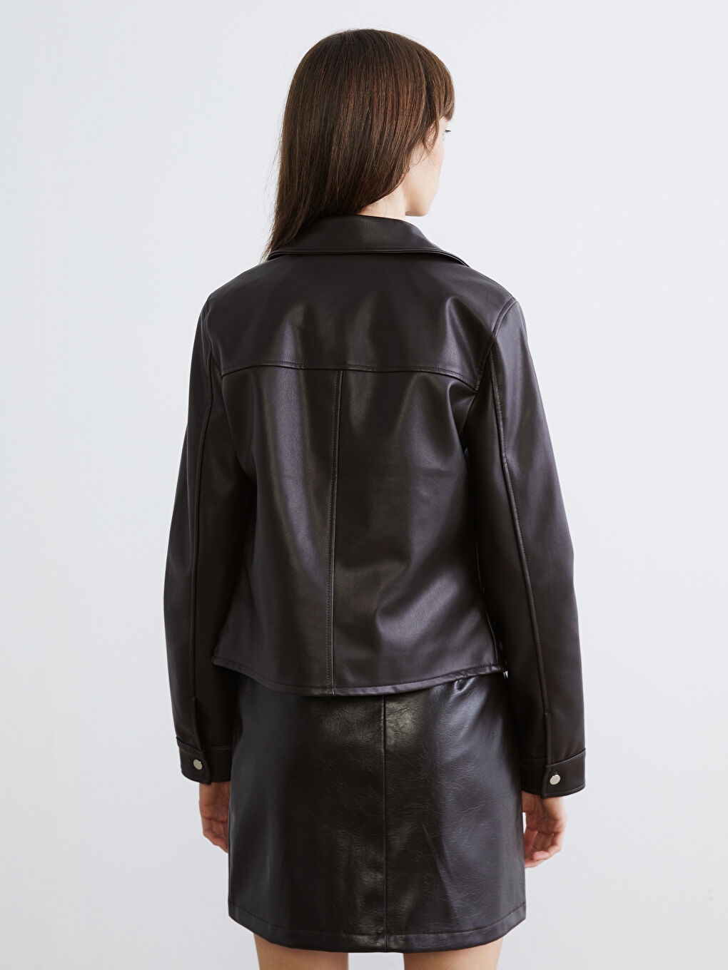 ქალი ყავისფერი ხელოვნური ტყავის ქურთუკი-4