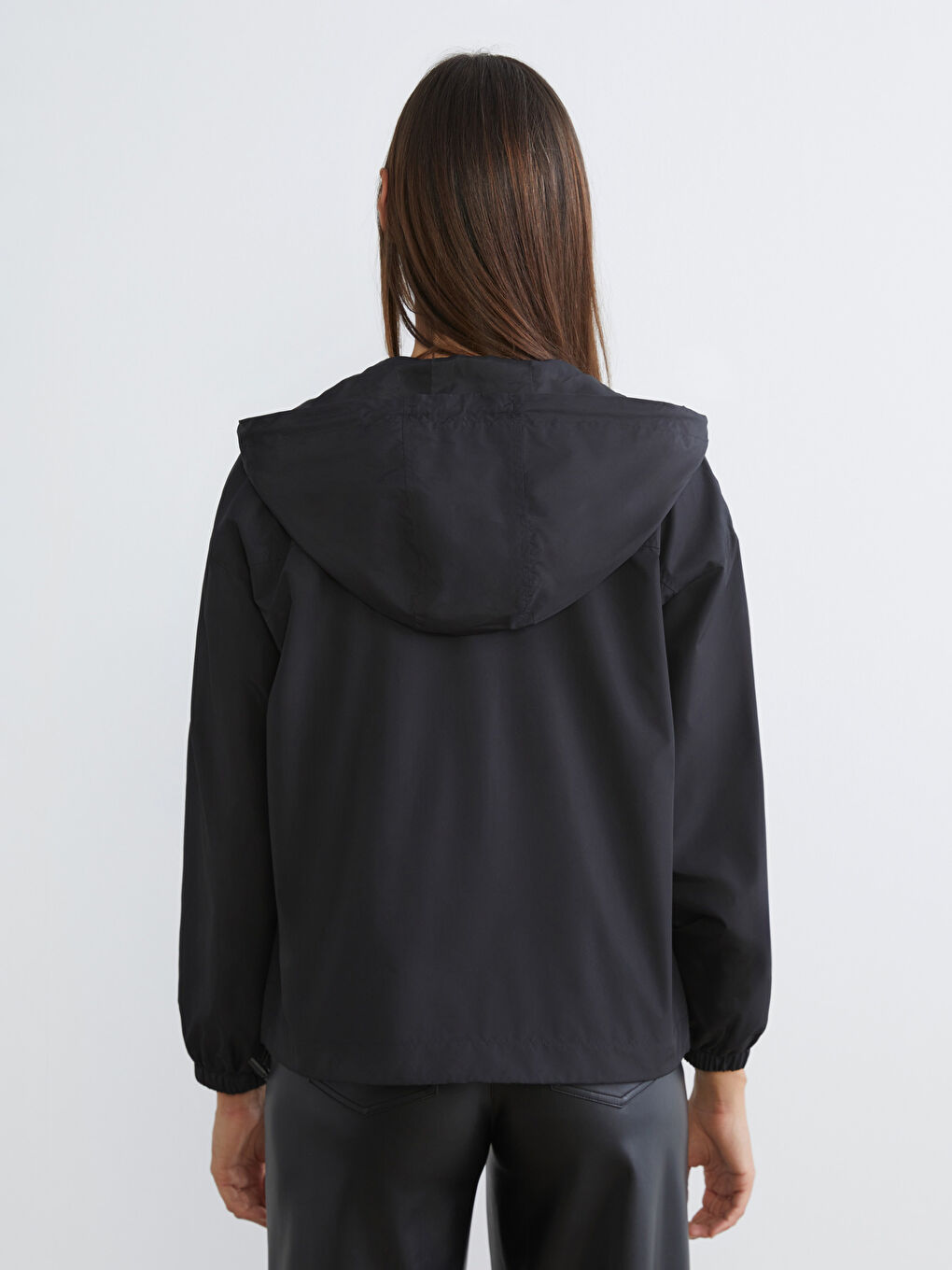 Siyah Kapüşonlu Oversize Kadın Yağmurluk-4