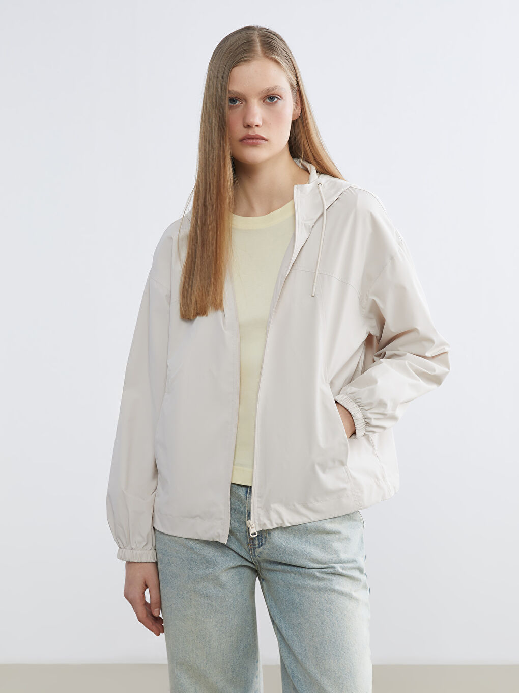 Bej Kapüşonlu Oversize Kadın Yağmurluk