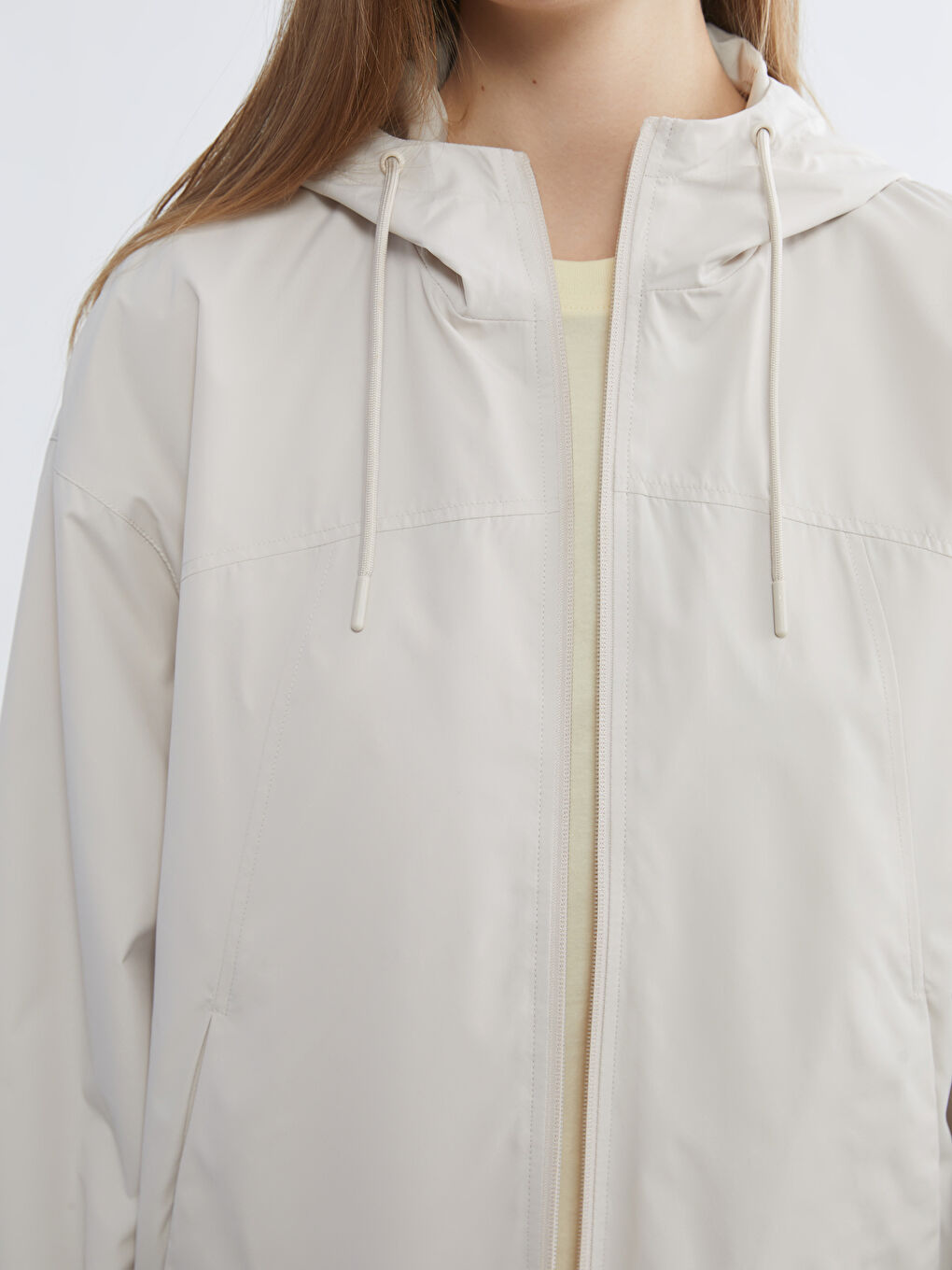 Bej Kapüşonlu Oversize Kadın Yağmurluk-2