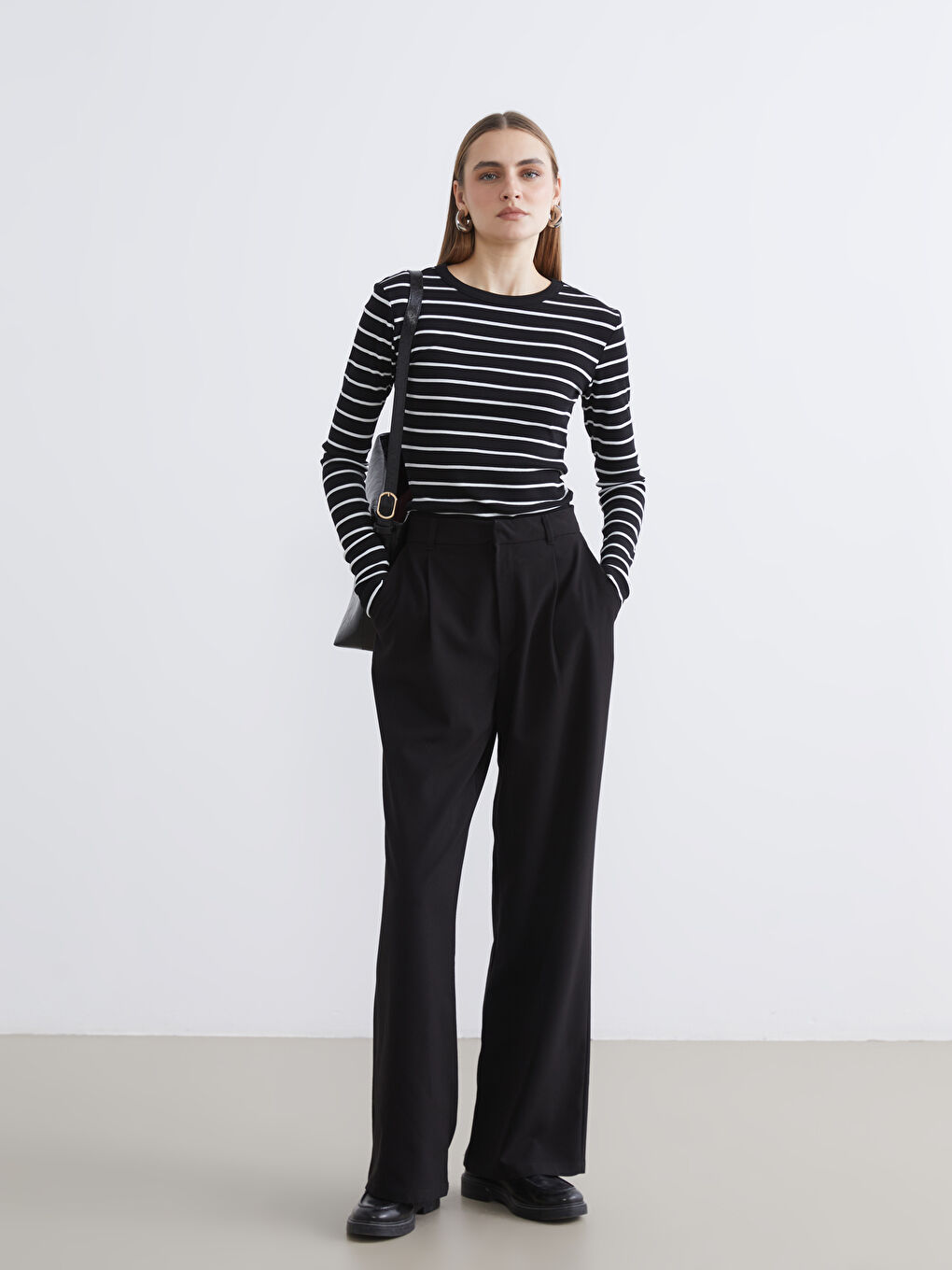Siyah Bisiklet Yaka Çizgili Kadın Body-1
