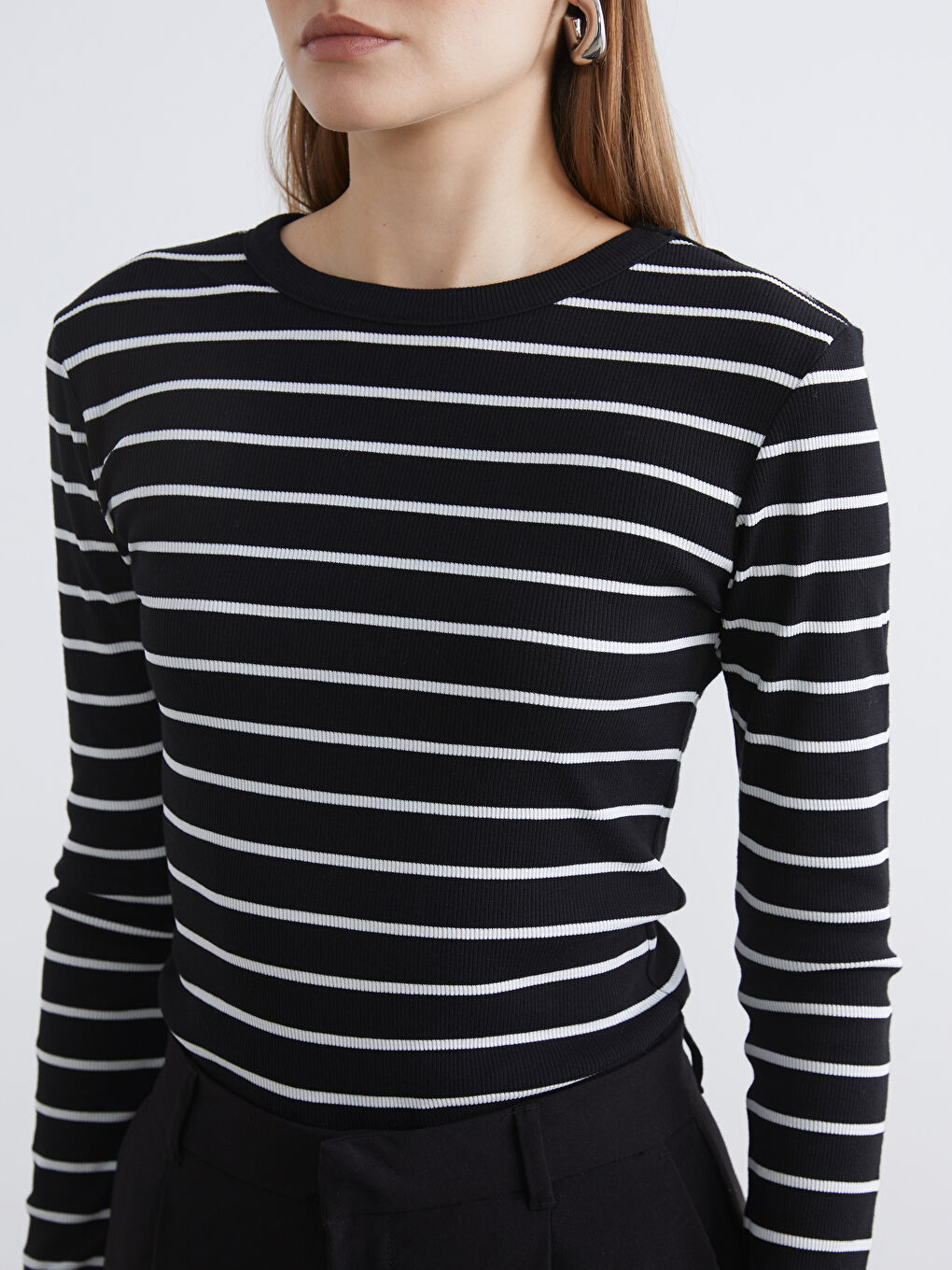 Siyah Bisiklet Yaka Çizgili Kadın Body-2