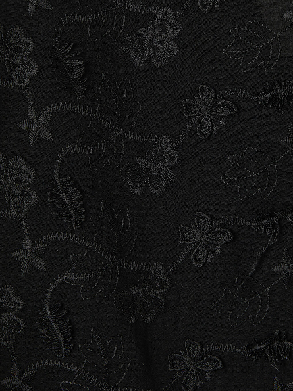 Siyah Bisiklet Yaka Nakışlı Kadın Tişört-2