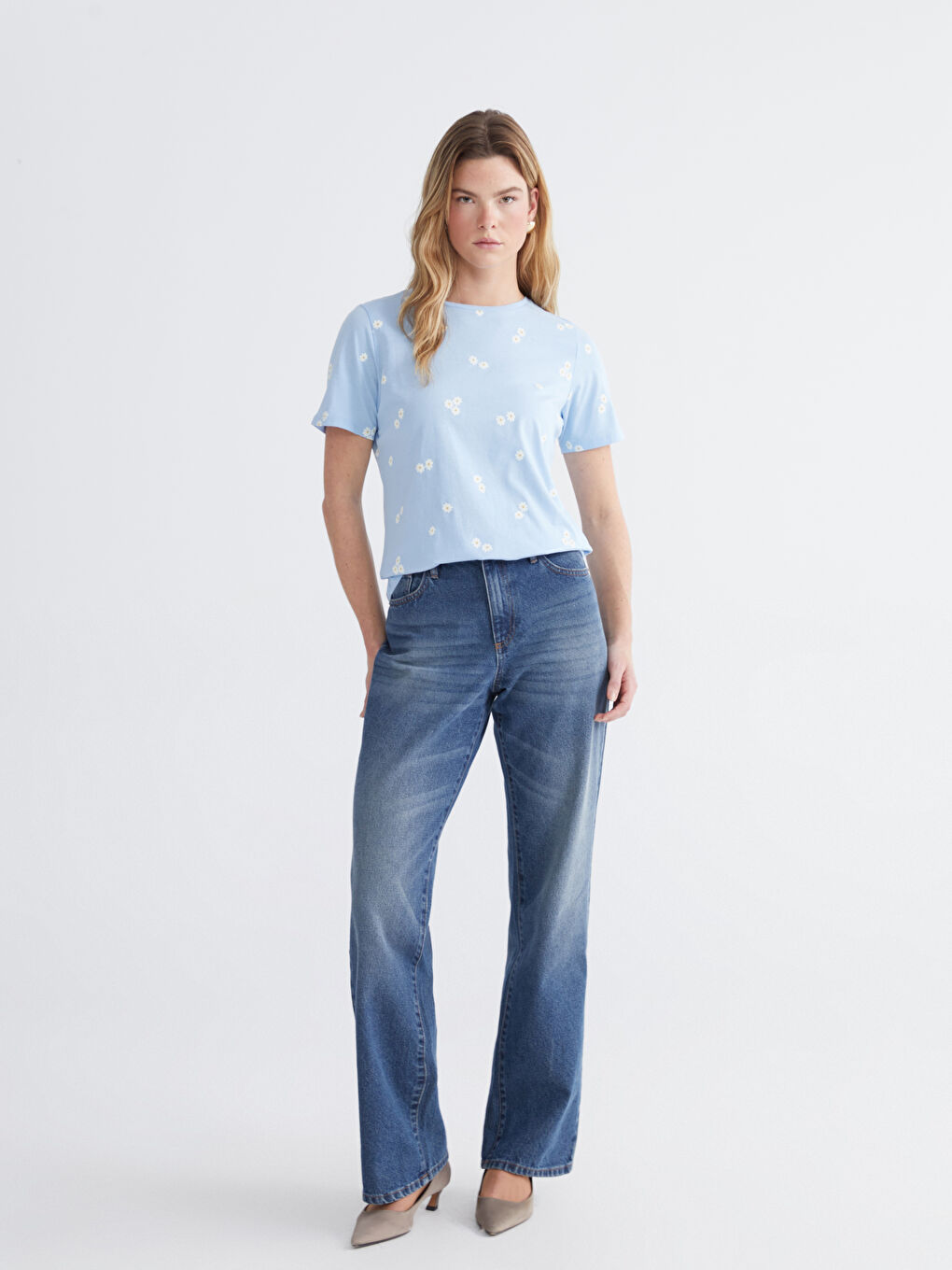 Женская футболка с цветочным принтом-1