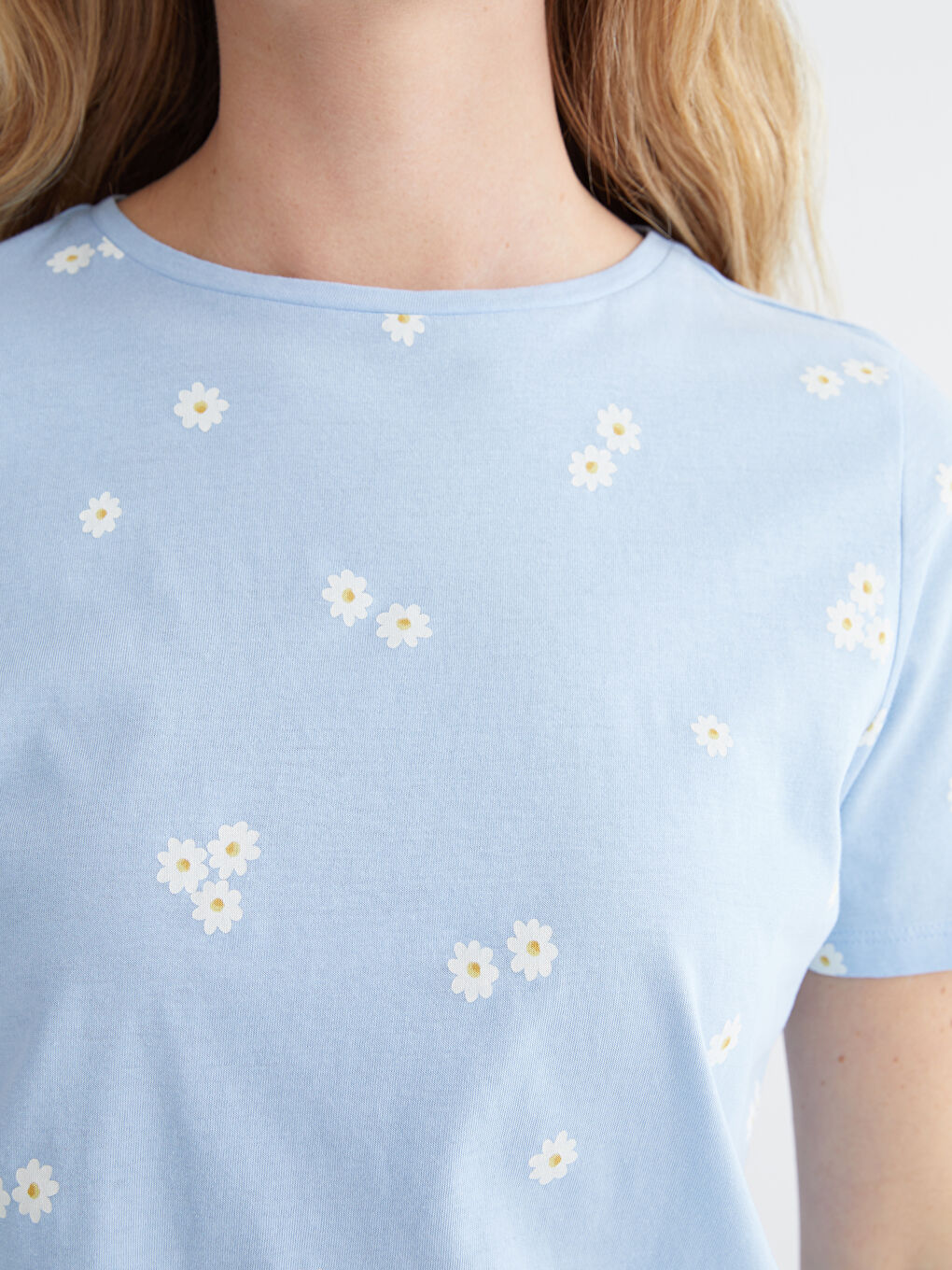 Женская футболка с цветочным принтом-2