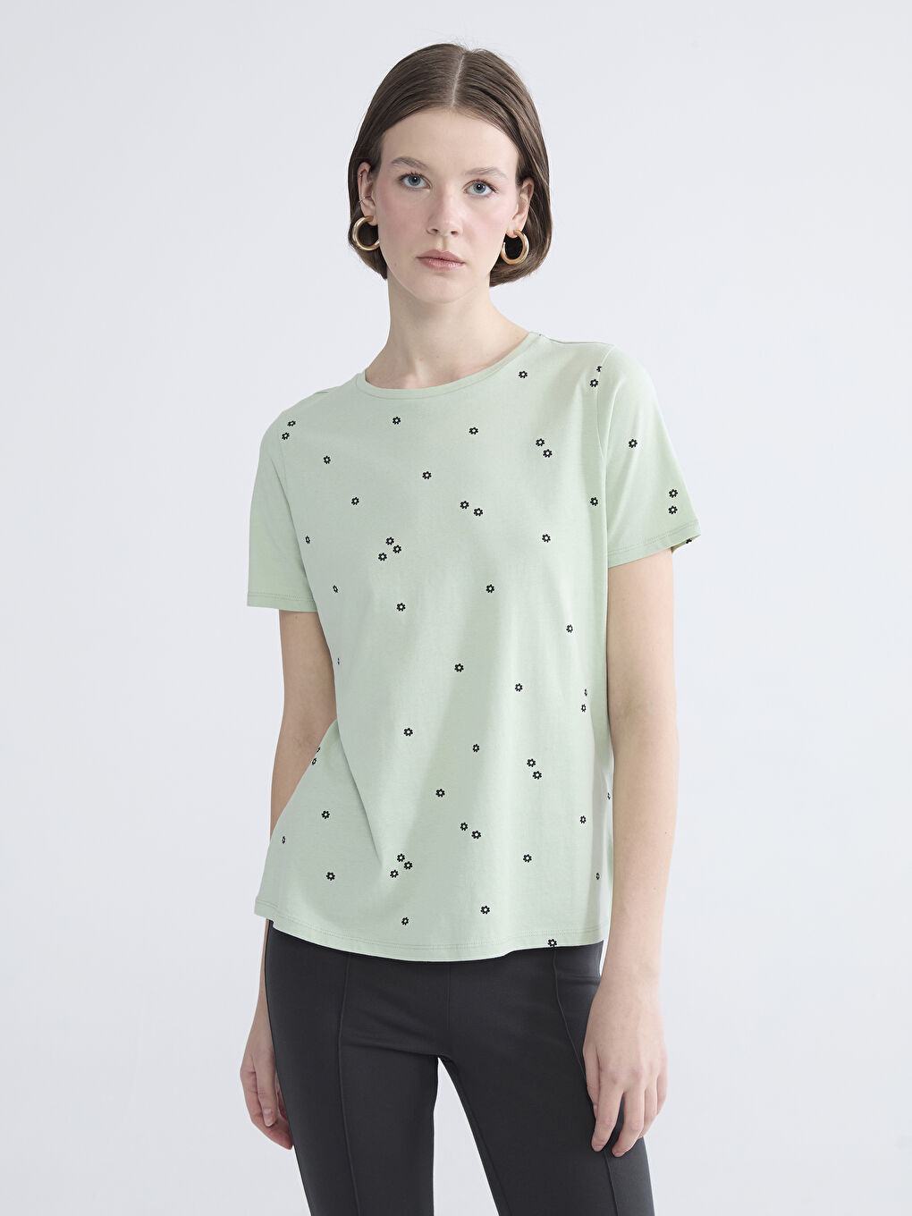 Женская футболка с цветочным принтом
