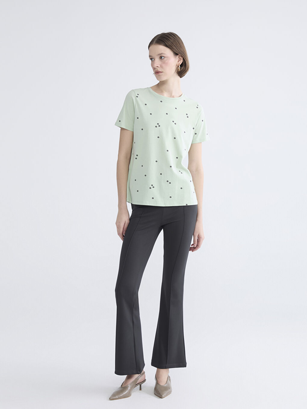 Женская футболка с цветочным принтом-1