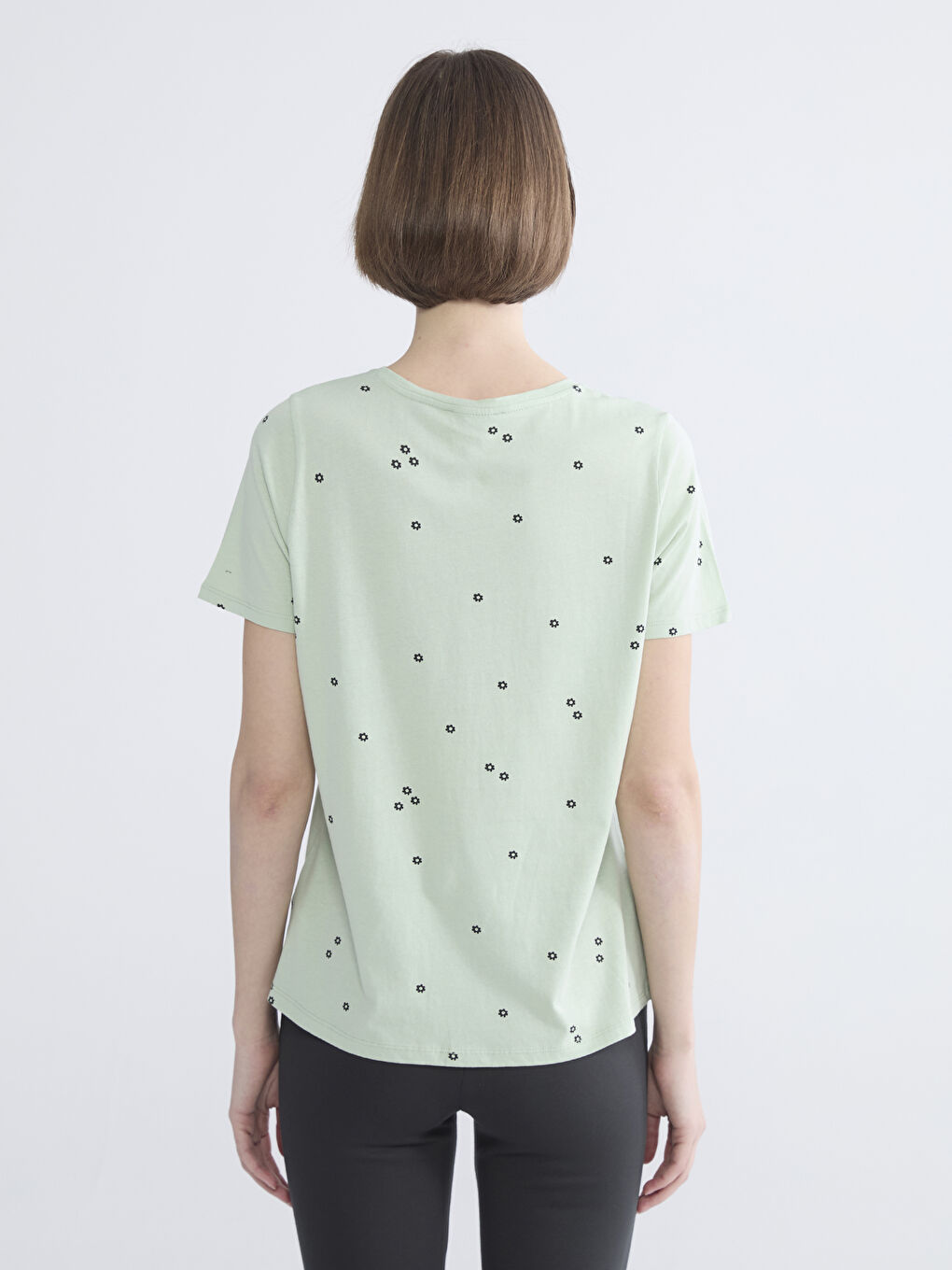 Женская футболка с цветочным принтом-3