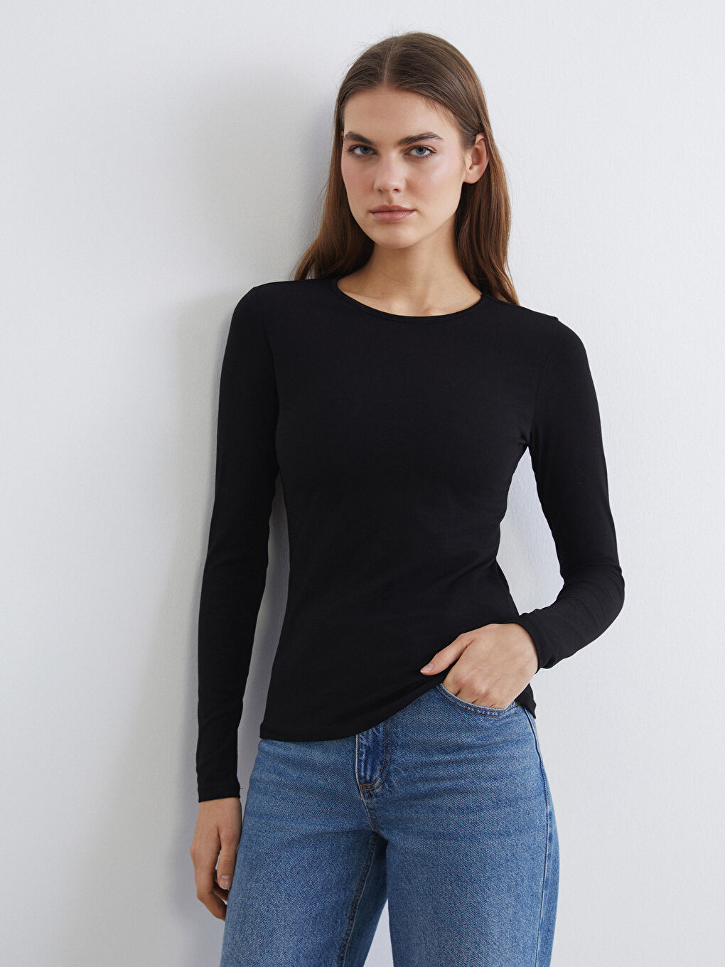 Женская футболка с круглым вырезом