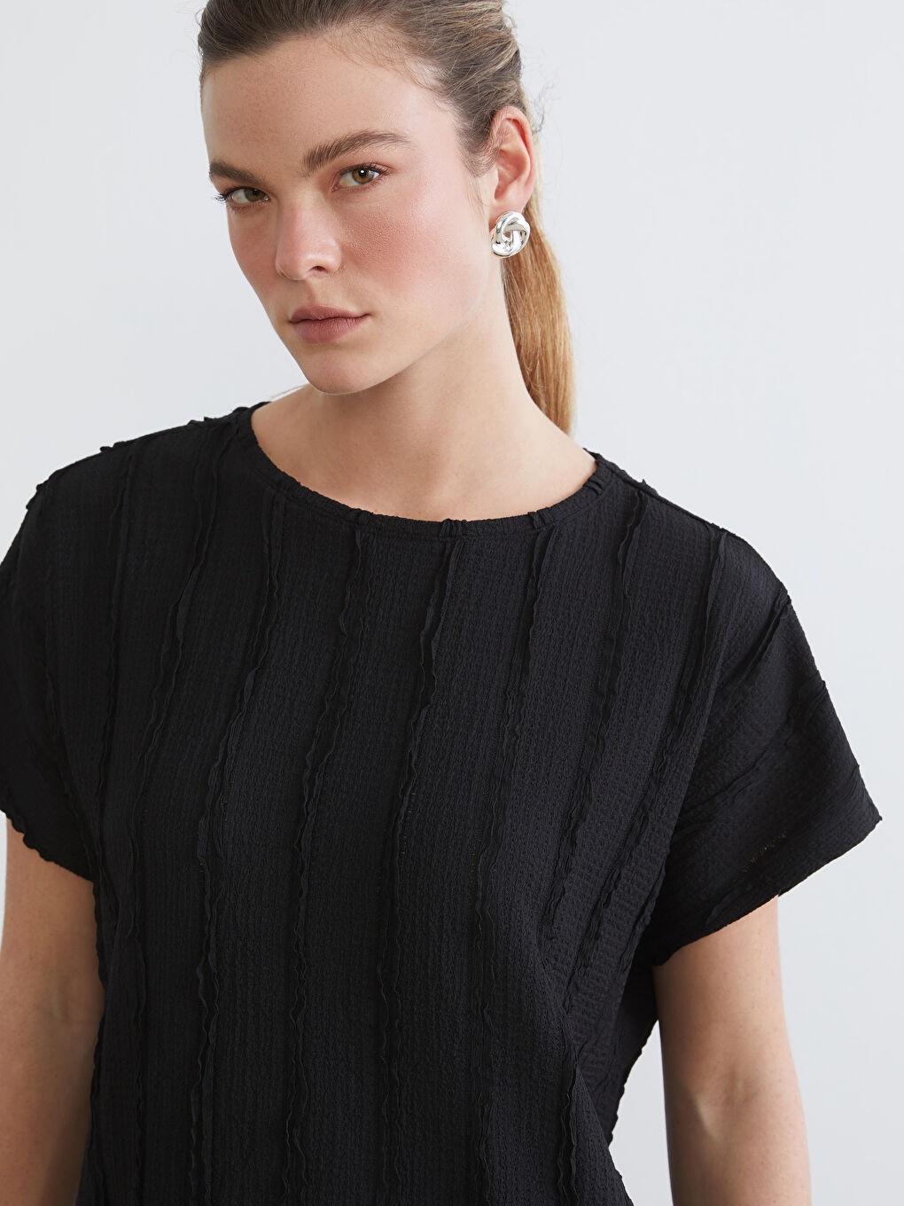 Siyah Bisiklet Yaka Dokulu Bluz