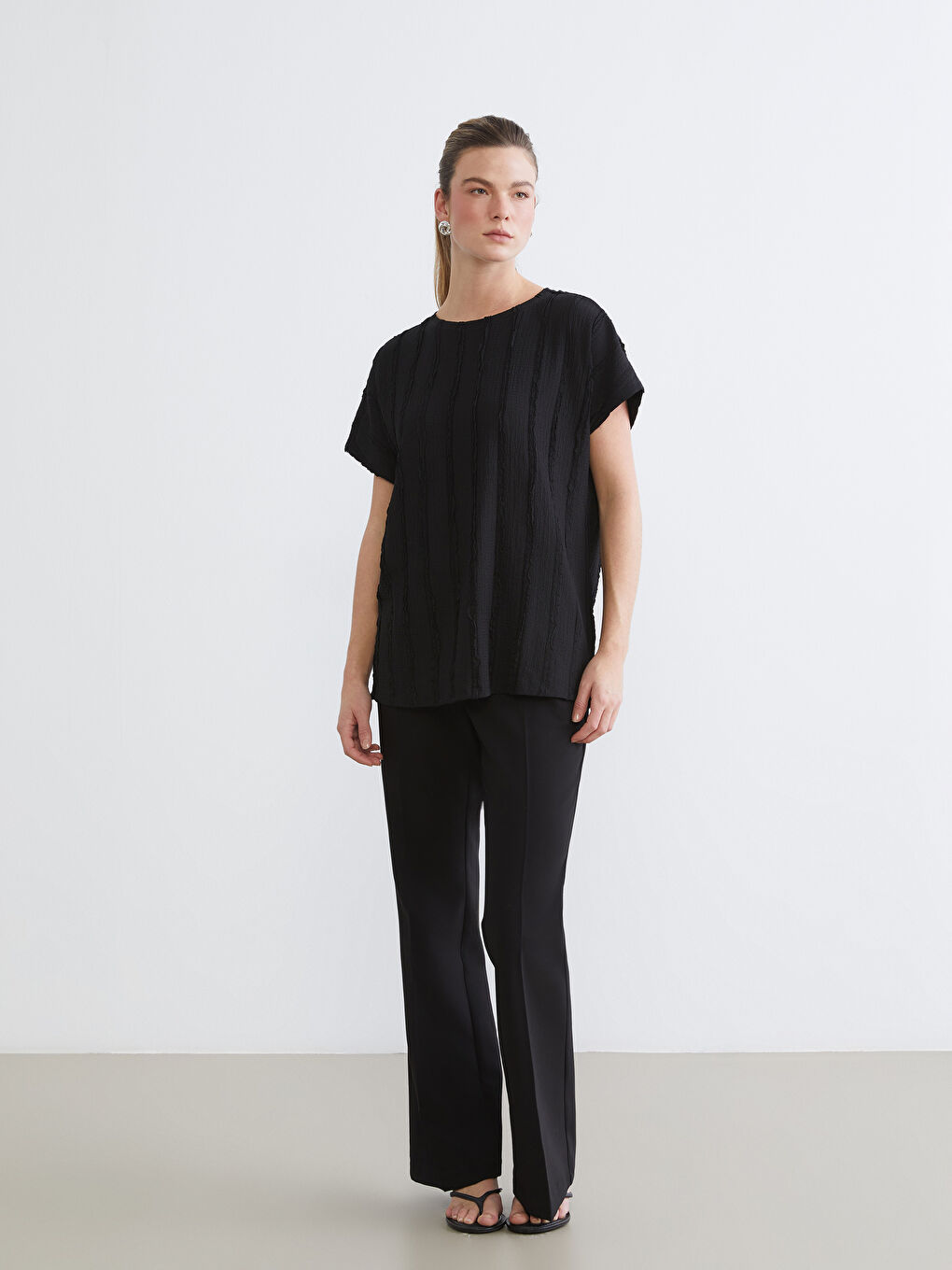 Siyah Bisiklet Yaka Dokulu Bluz-1