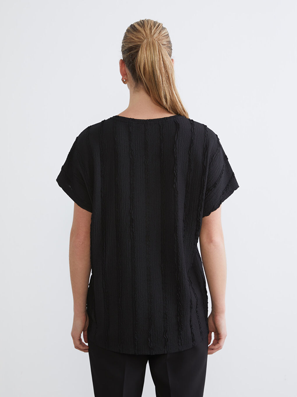 Siyah Bisiklet Yaka Dokulu Bluz-3