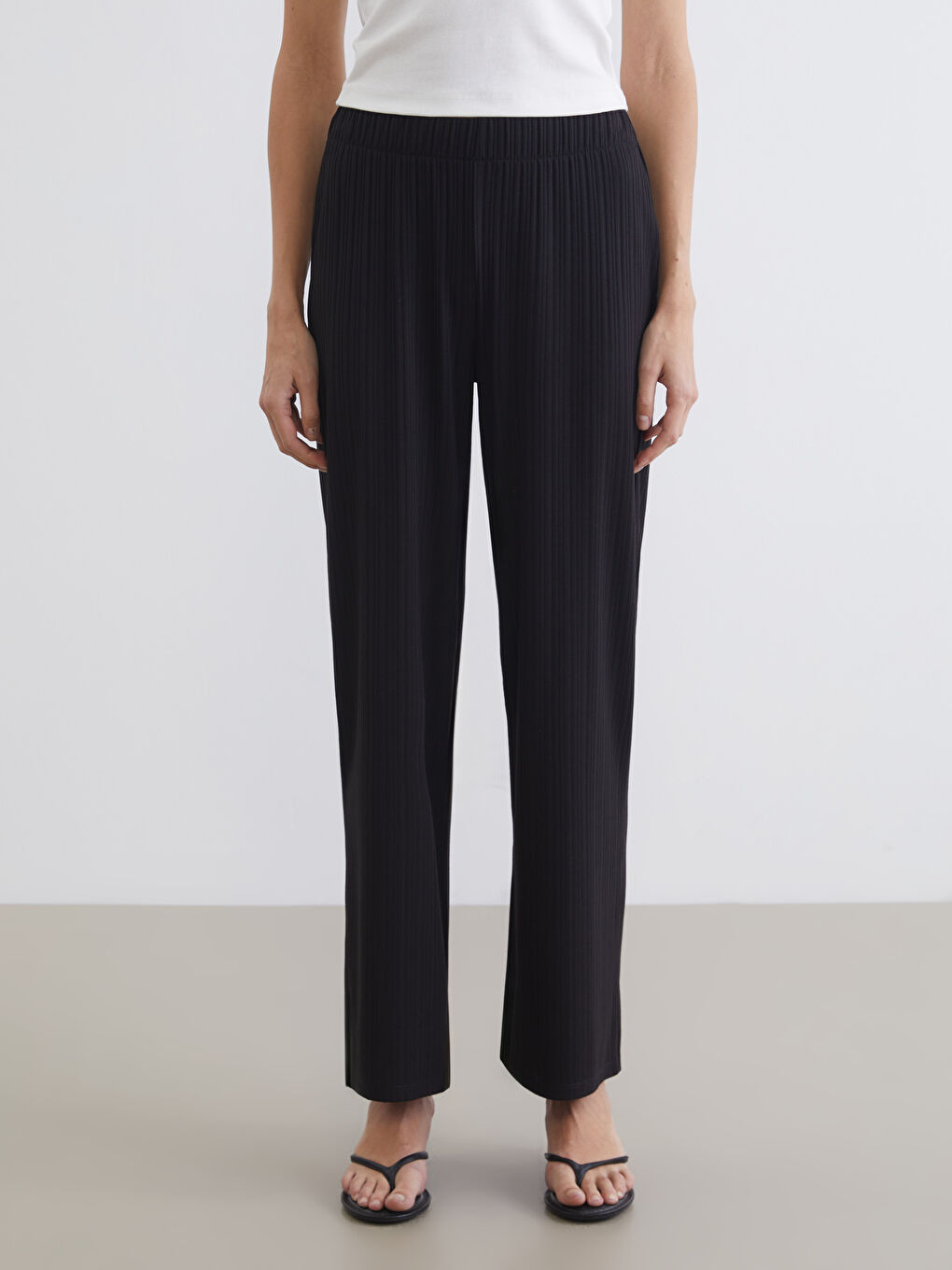 Siyah Beli Lastikli Dokulu Kadın Pantolon-1