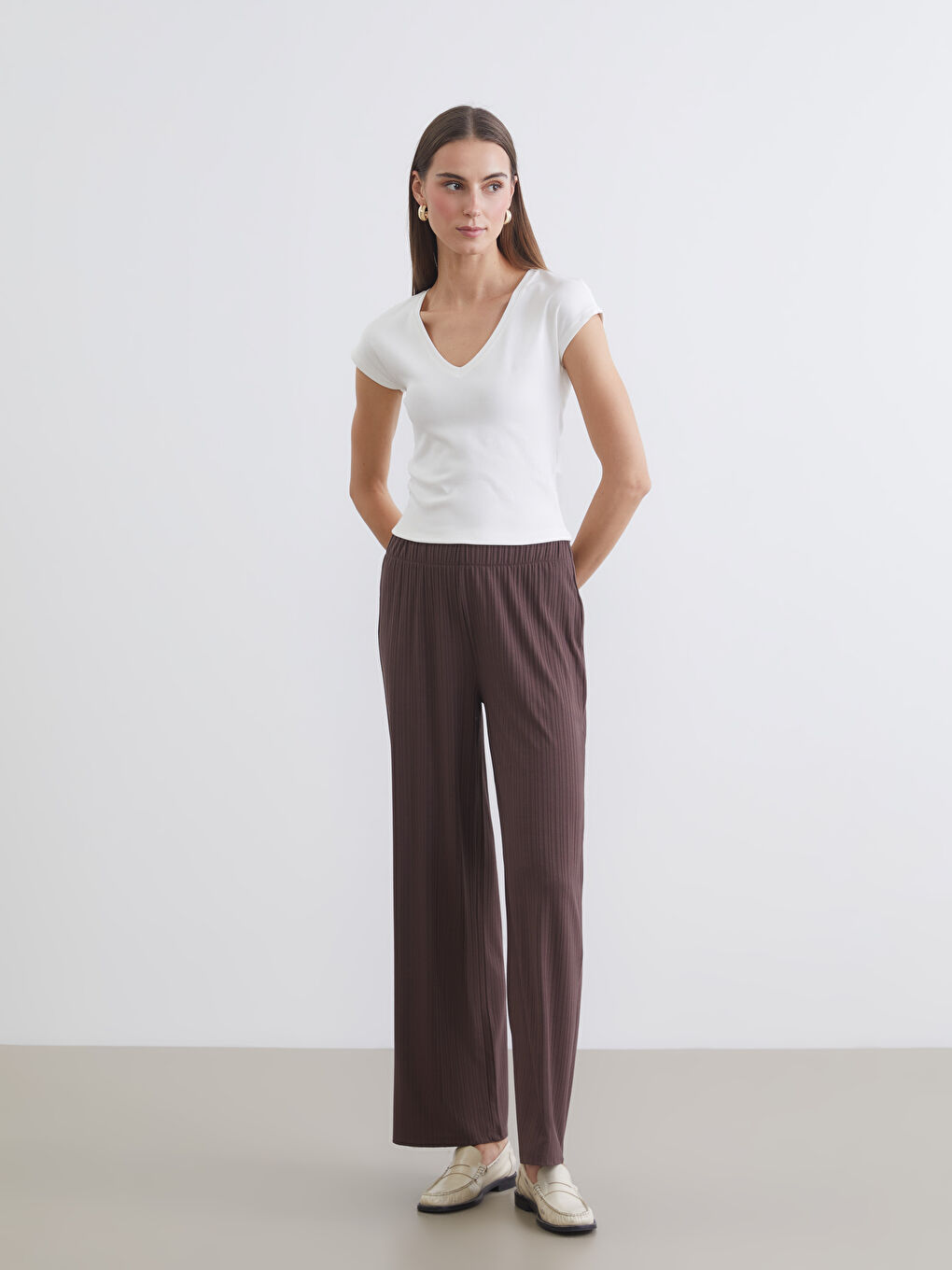 Женские текстурированные брюки с эластичным поясом