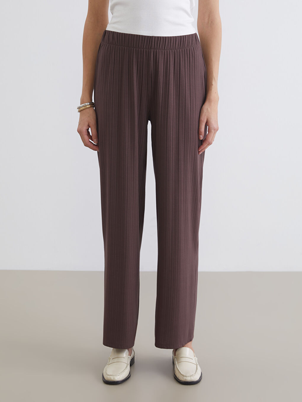 Женские текстурированные брюки с эластичным поясом-1