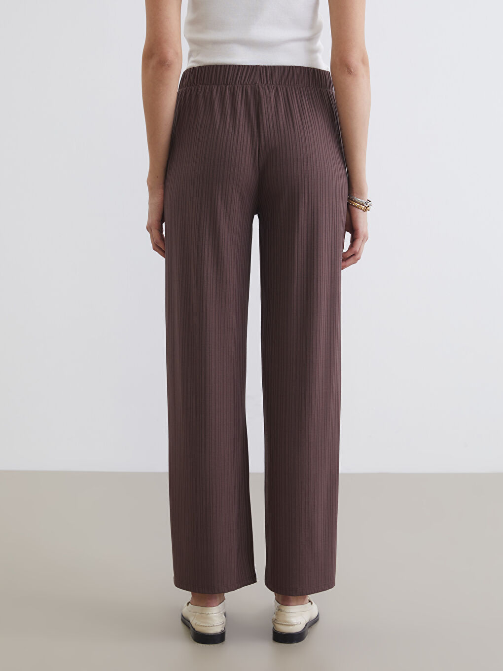 Женские текстурированные брюки с эластичным поясом-3