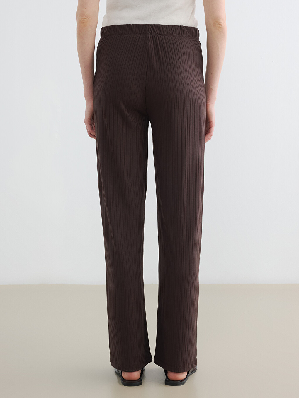 Ženske pantalone sa elastičnim strukom i teksturom-3