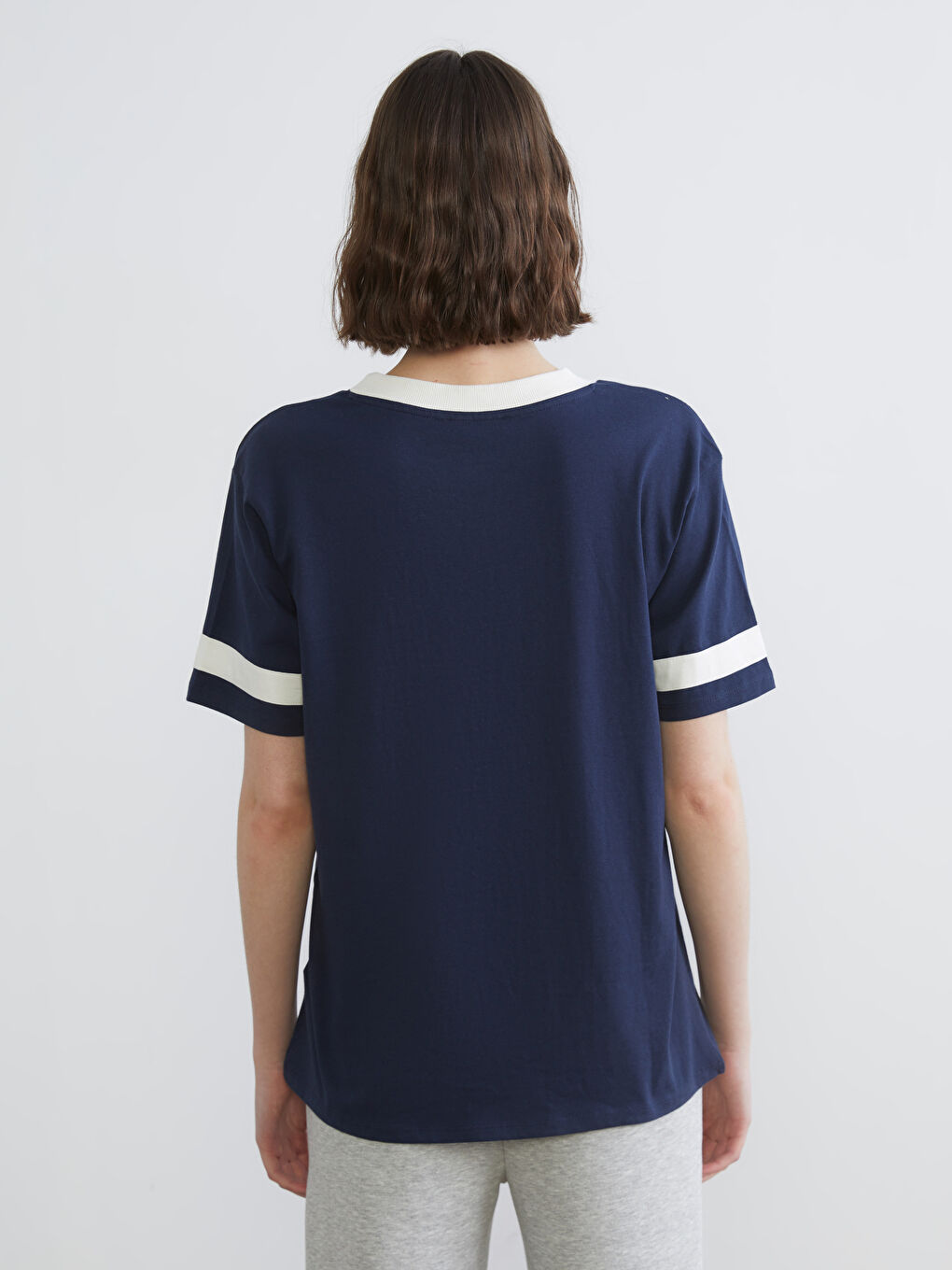 تیشێرت شینی تۆخ ژن-3