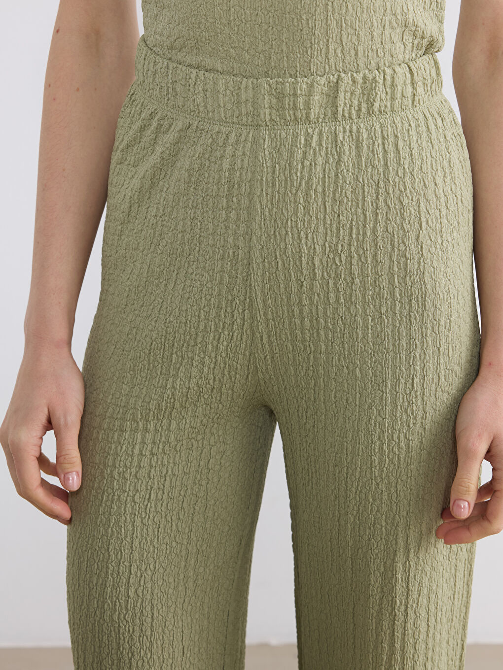 Pantalon VERT Femme-2