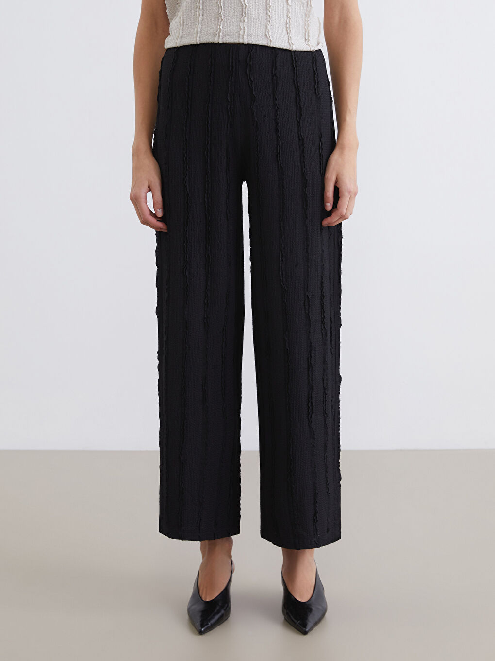 Siyah Beli Lastikli Dokulu Kadın Pantolon-1