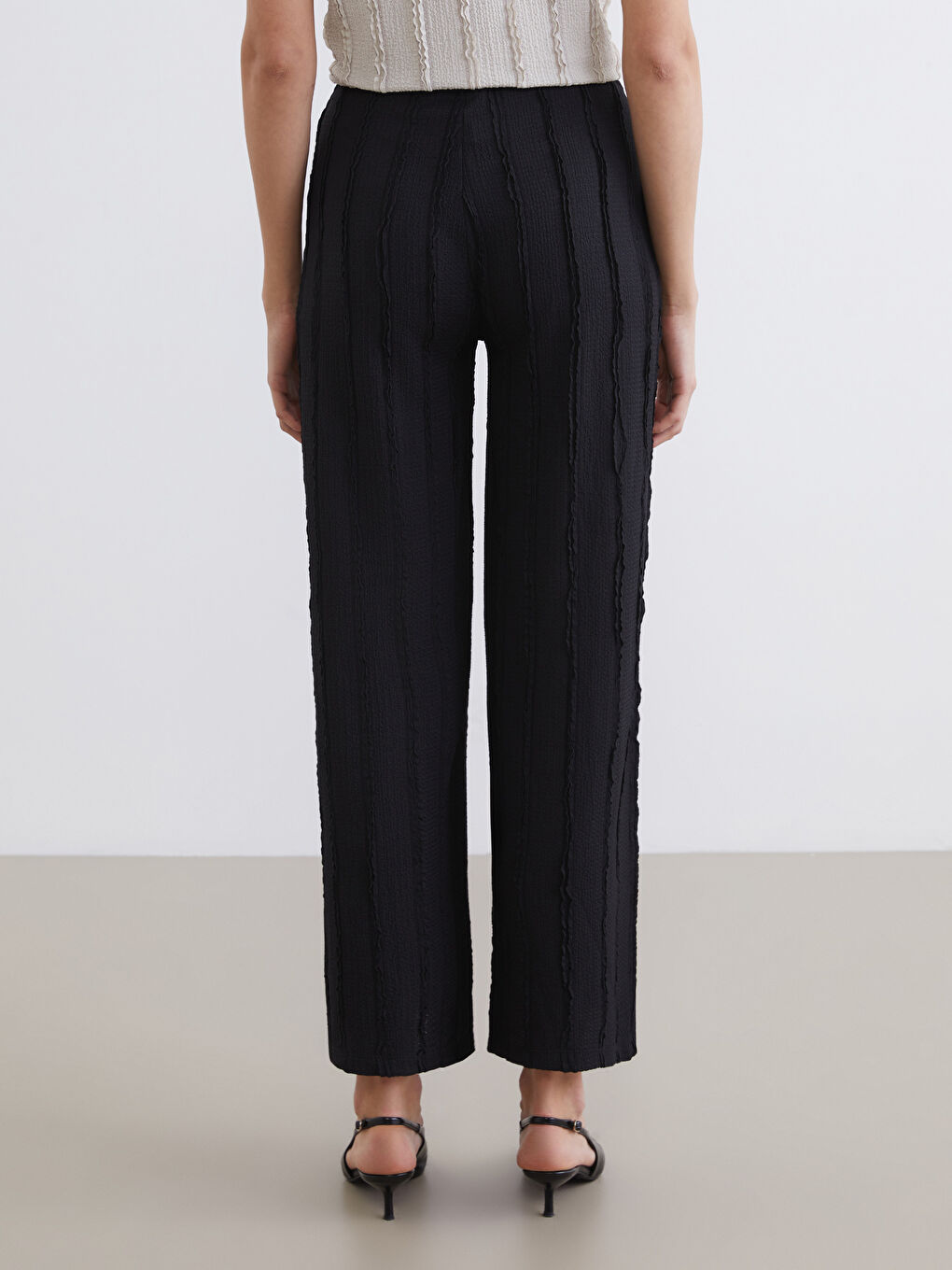 Siyah Beli Lastikli Dokulu Kadın Pantolon-3