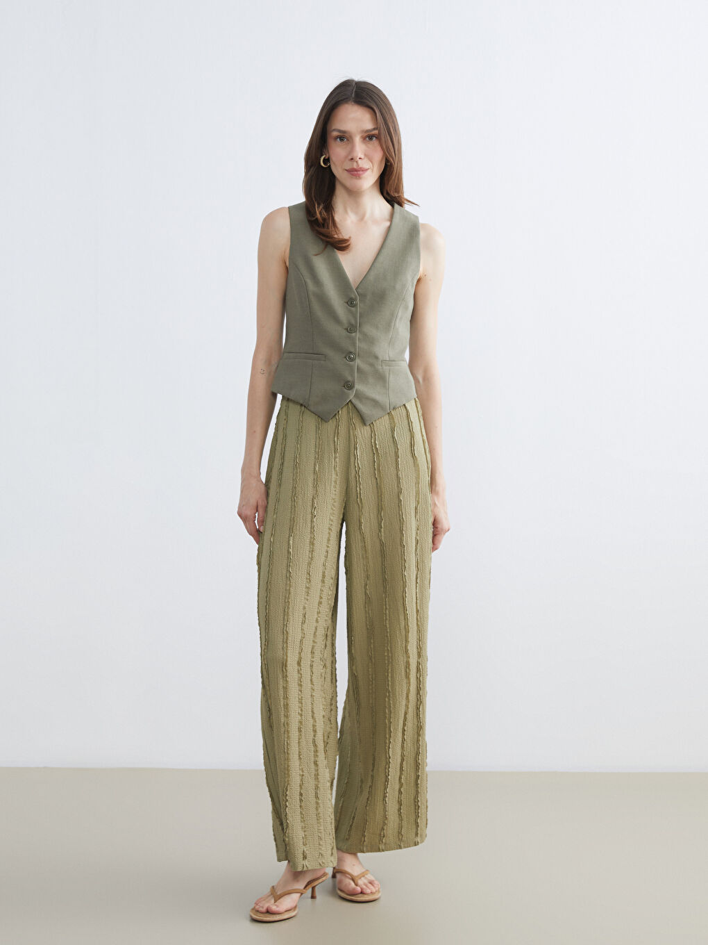 Женские текстурированные брюки с эластичным поясом