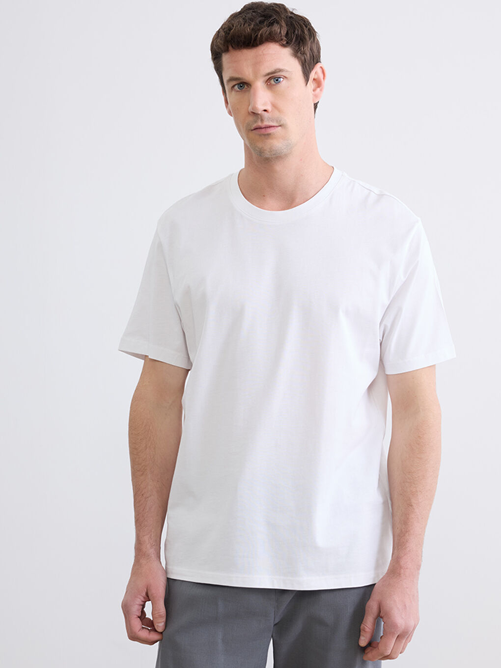 Beyaz Bisiklet Yaka Kısa Kollu Erkek Tişört