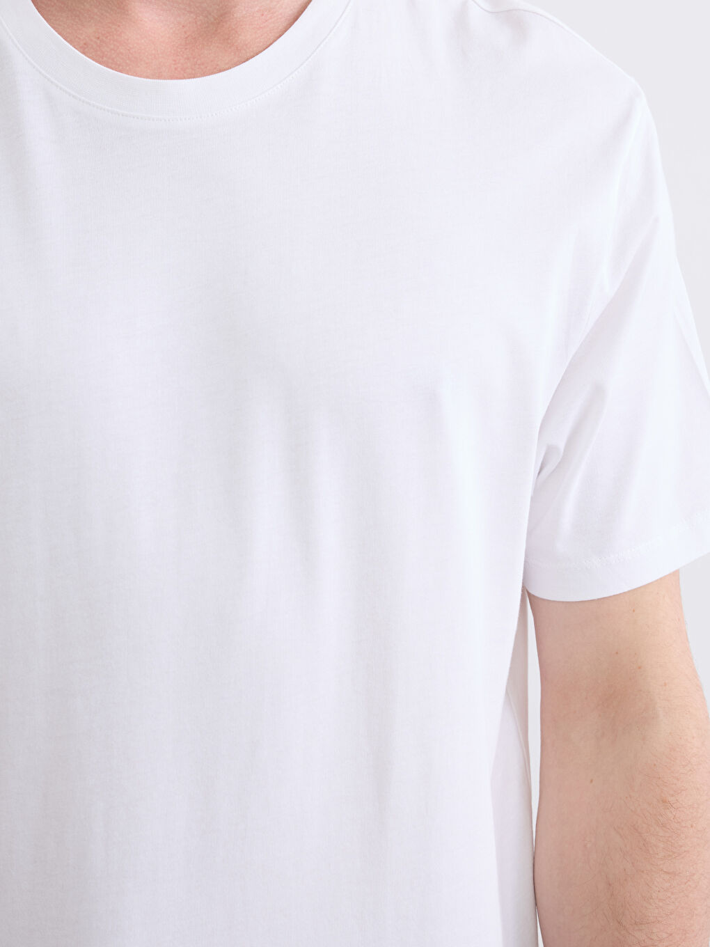 Beyaz Bisiklet Yaka Kısa Kollu Erkek Tişört-2