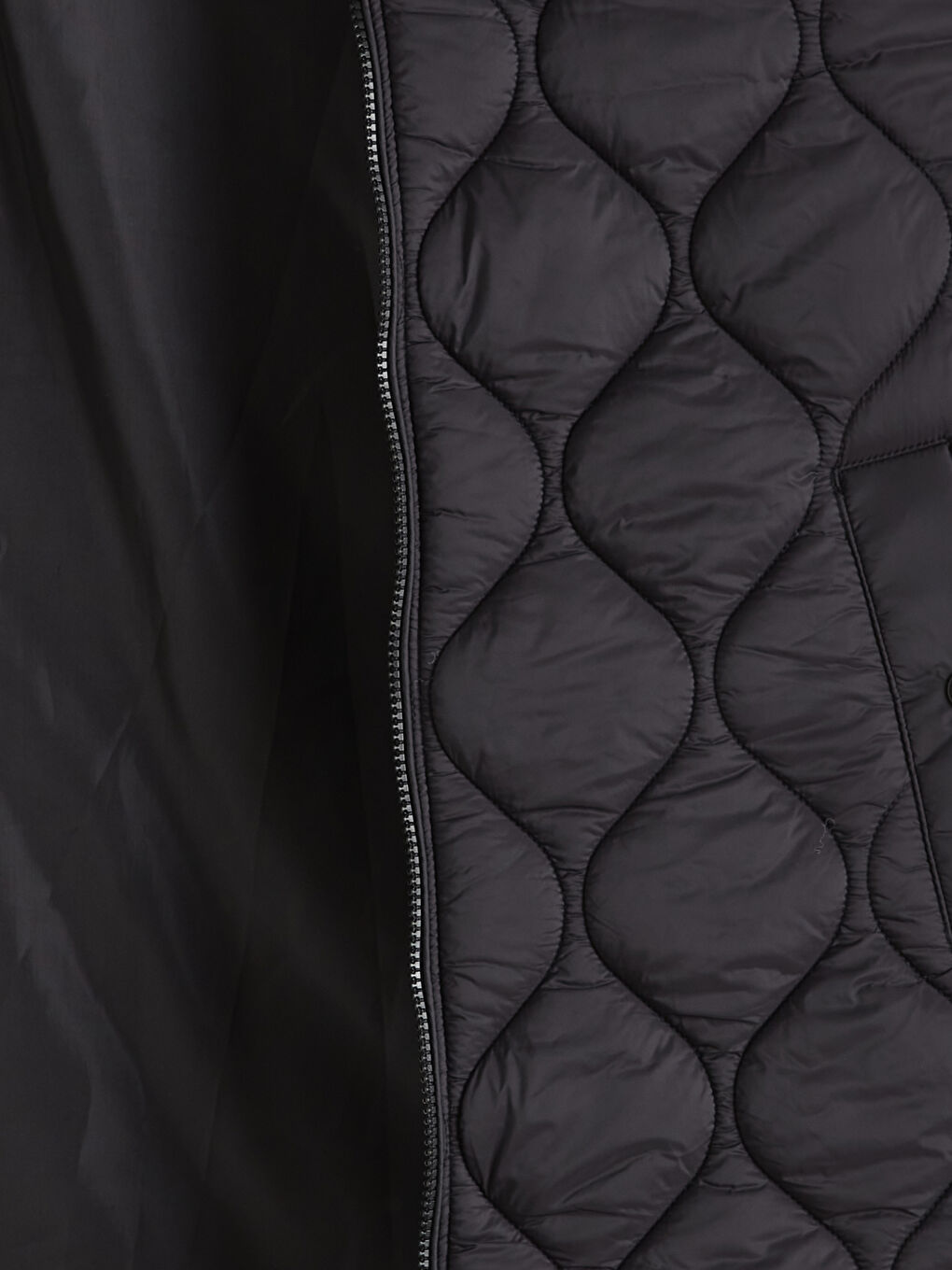 Siyah Kapüşonlu Kapitone Kadın Şişme Yelek-6