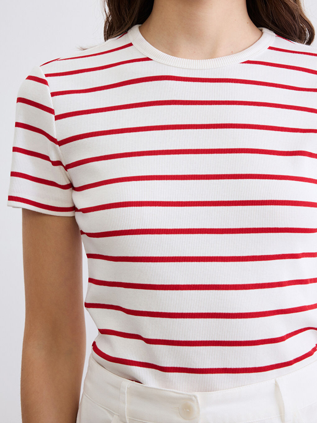 Kırmızı Bisiklet Yaka Çizgili Kadın Tişört-2