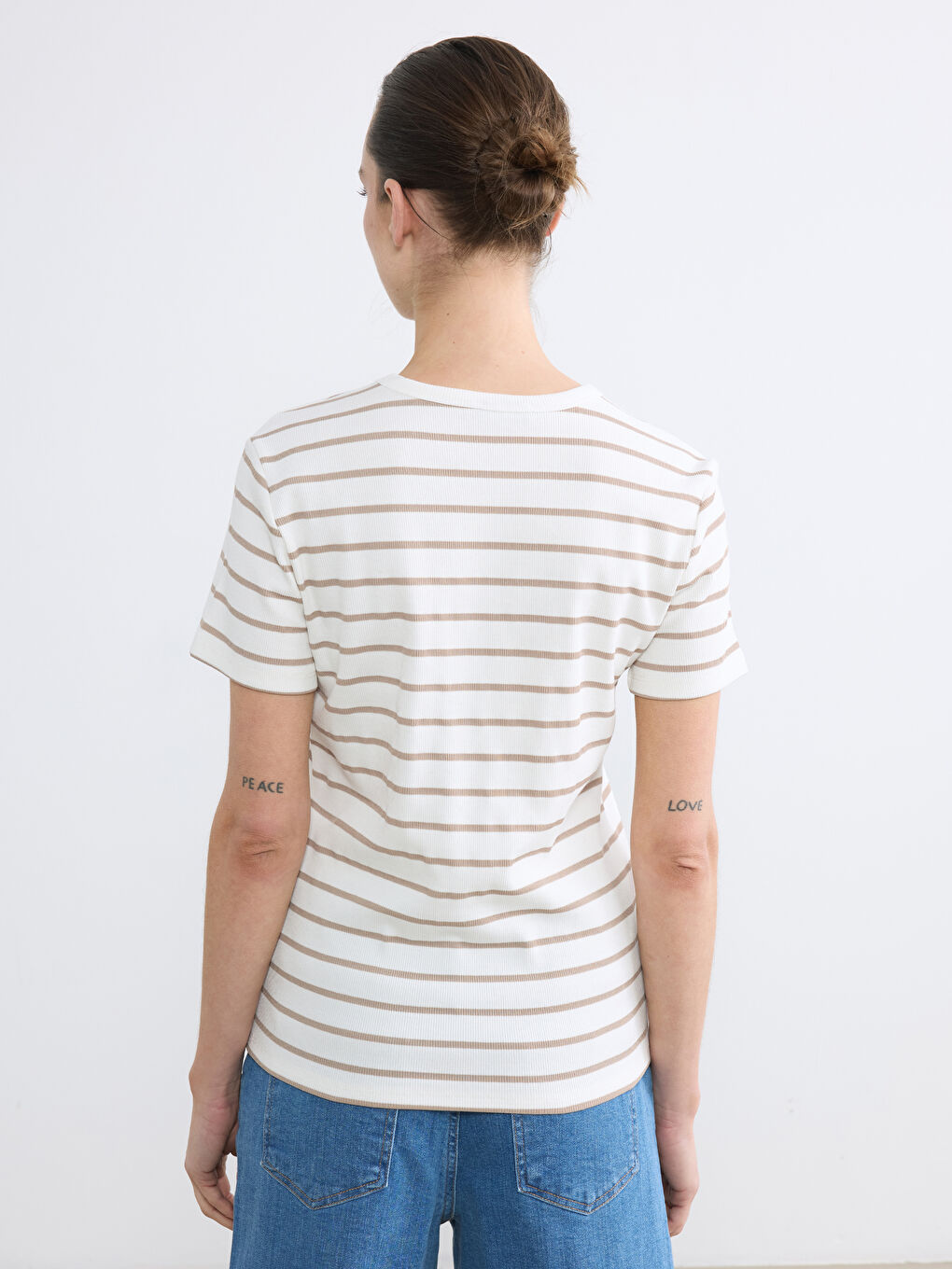 Bej Bisiklet Yaka Çizgili Kadın Tişört-3