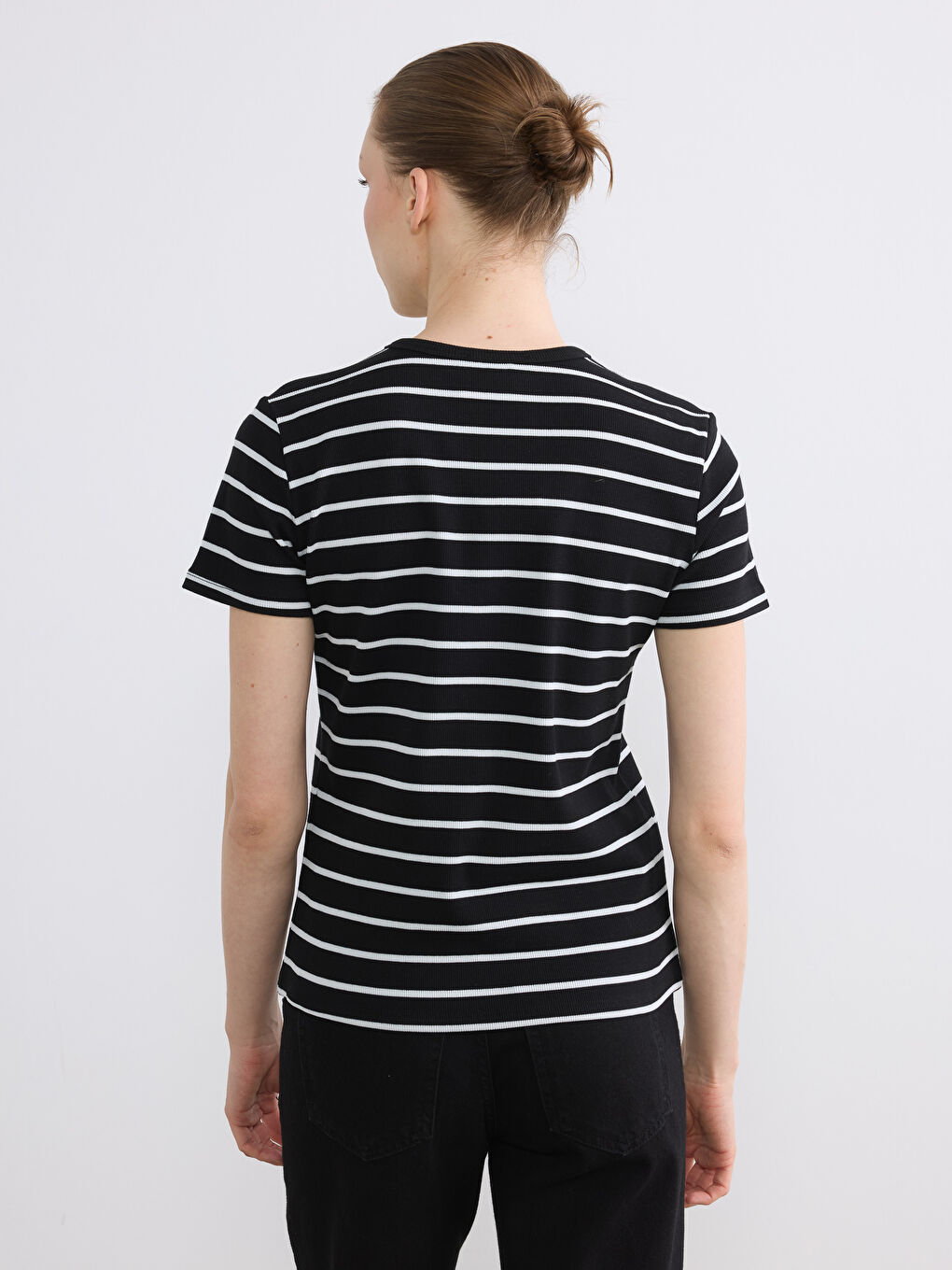 Siyah Bisiklet Yaka Çizgili Kadın Tişört-3