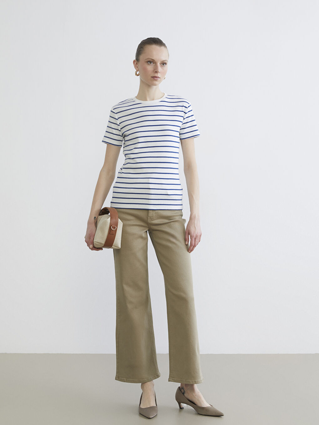 Bisiklet Yaka Çizgili Kadın Tişört-1