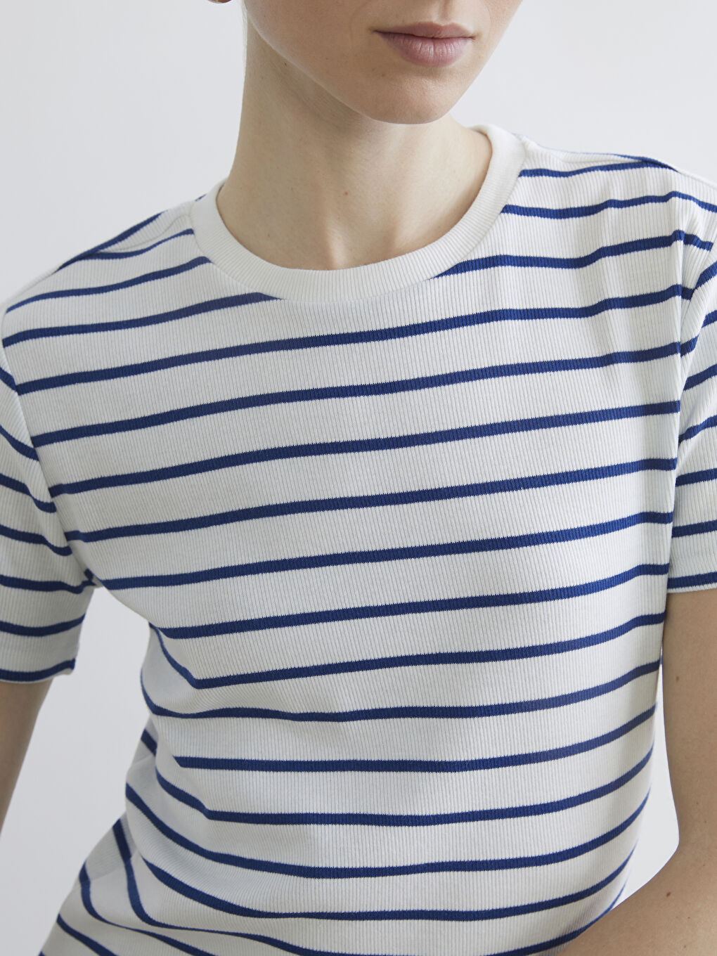 Bisiklet Yaka Çizgili Kadın Tişört-2