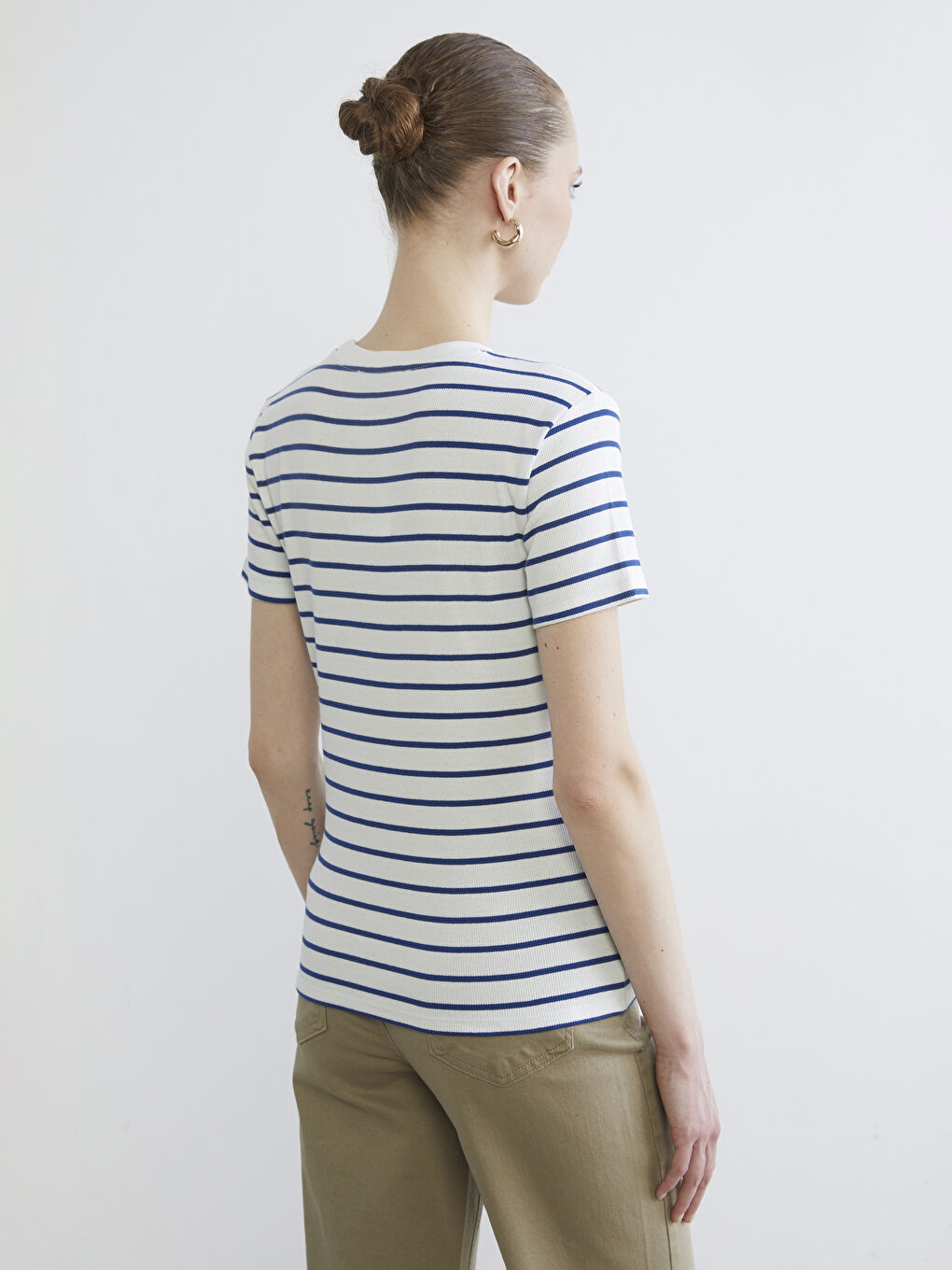 Bisiklet Yaka Çizgili Kadın Tişört-3