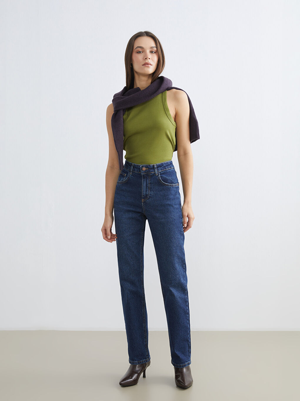 Женская майка с круглым вырезом-1