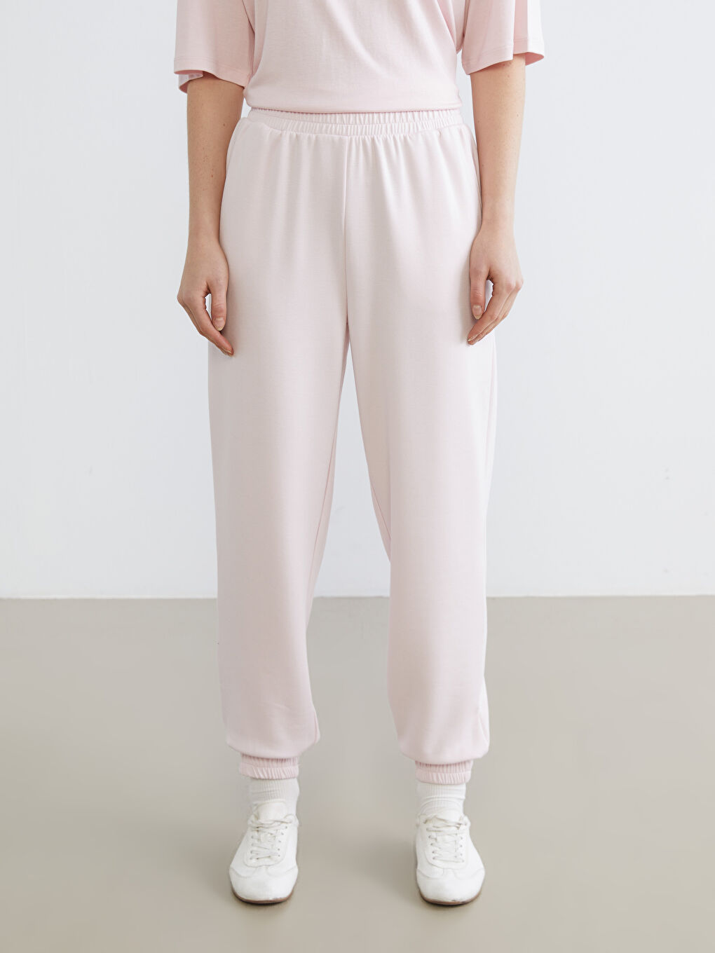 تەرەکسوتی غارغارێن په‌مه‌یی ژن-1