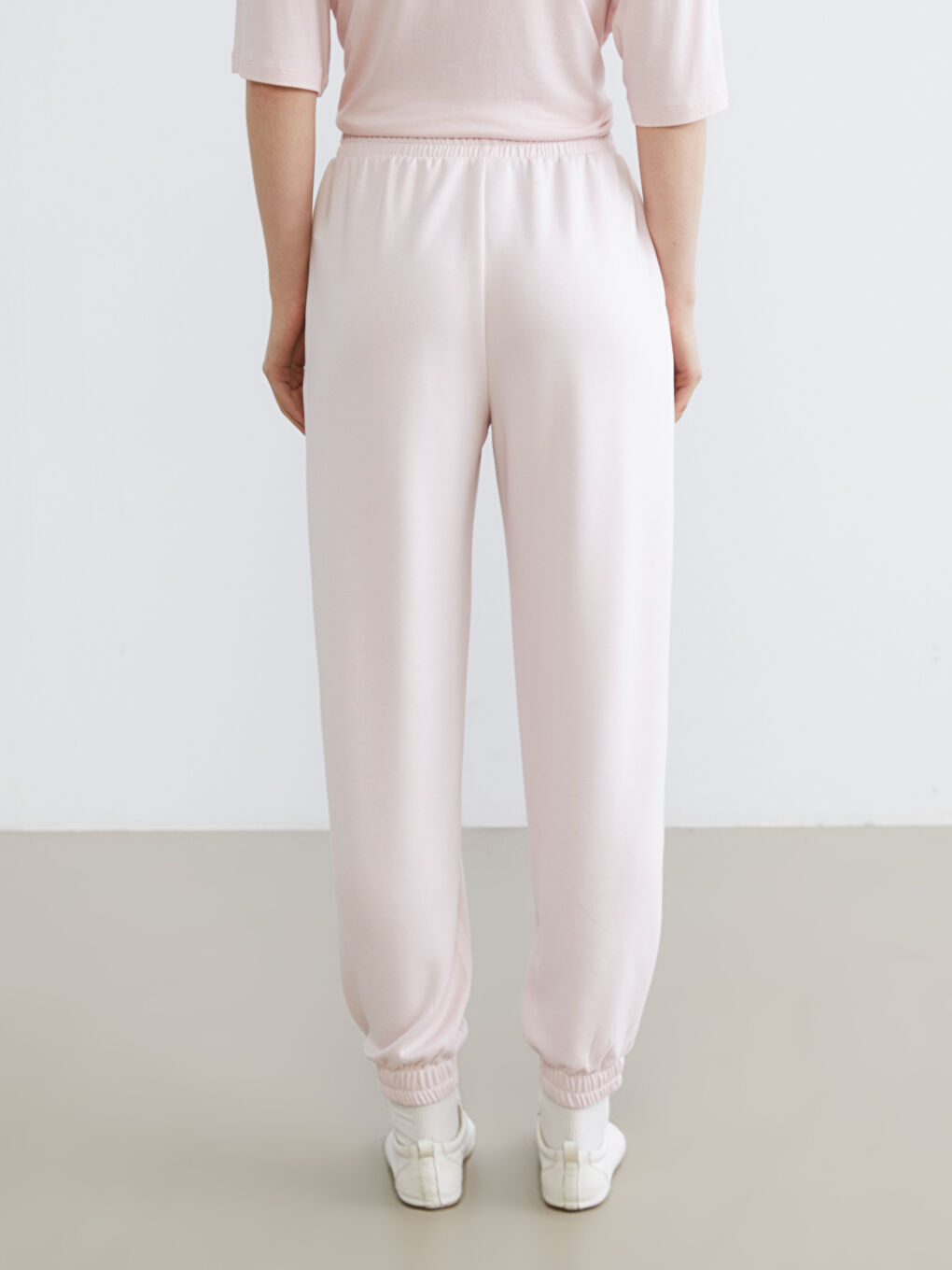 تەرەکسوتی غارغارێن په‌مه‌یی ژن-3